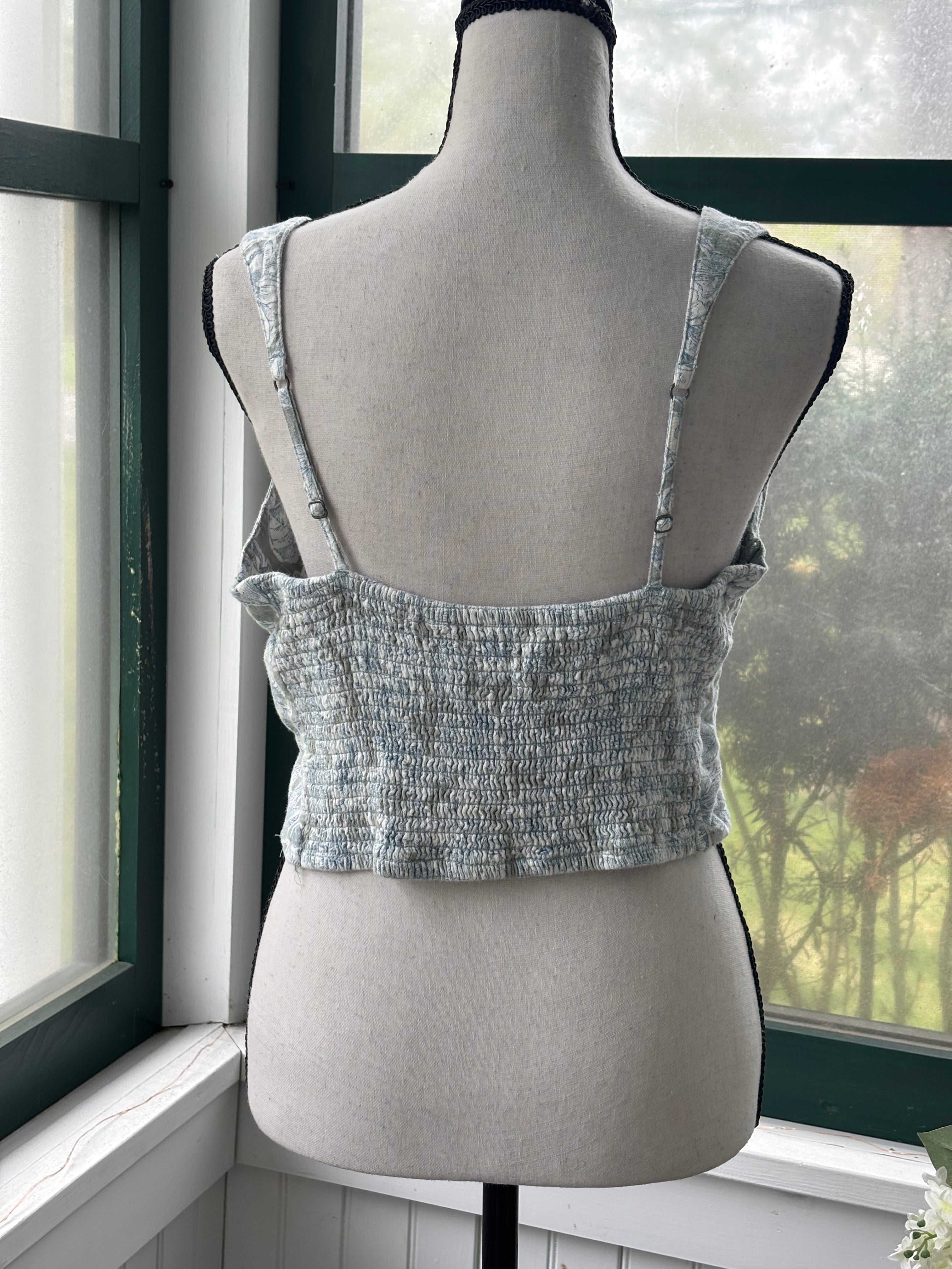 Abercrombie and Fitch floral v-neck crop top back view pre-loved tops and blouses like new Sassy and Chic