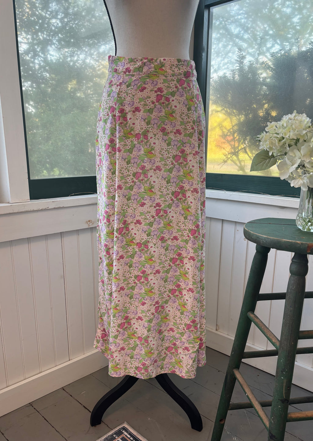 Paris Atelier floral maxi skirt size 4 pastel print like new front view
