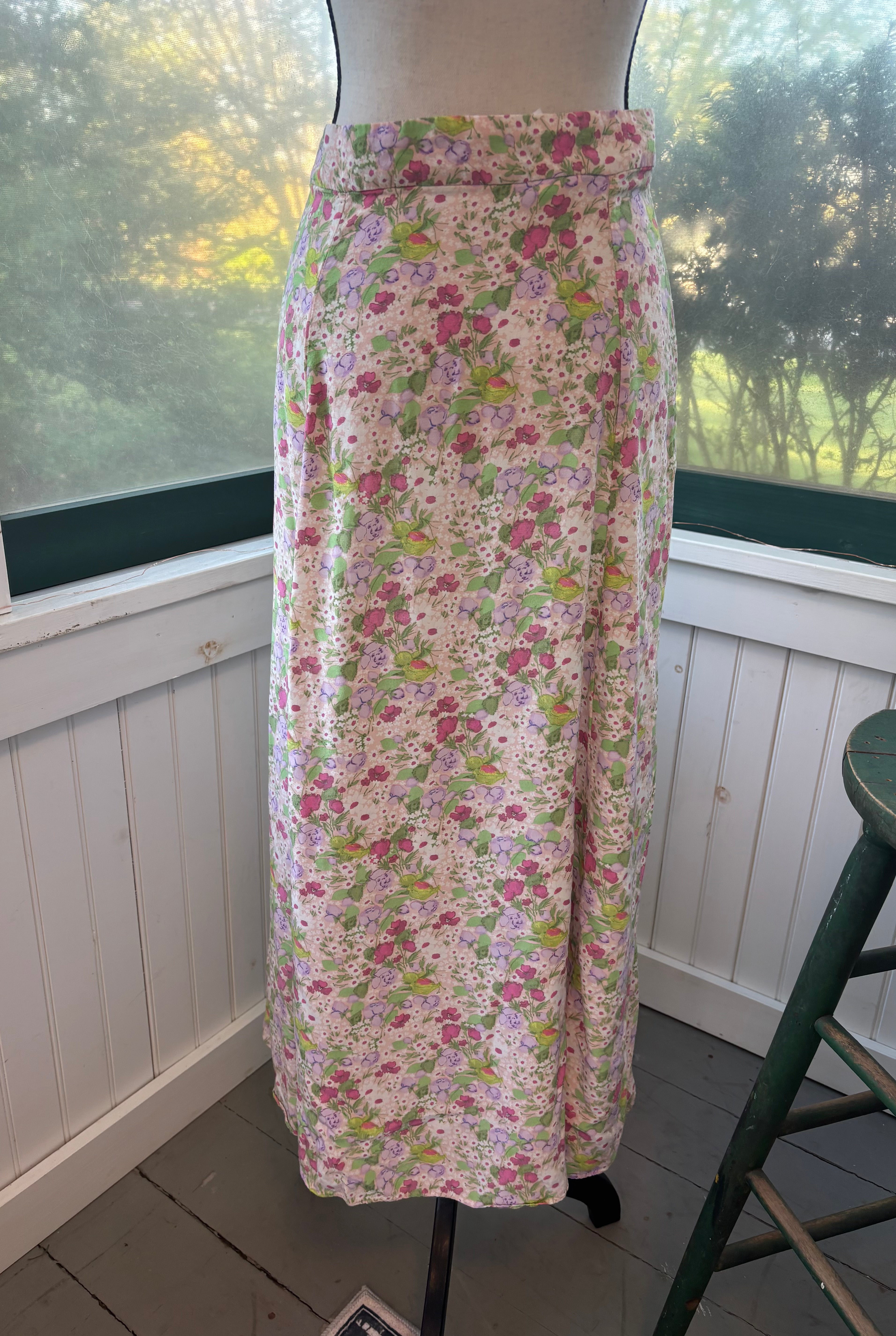 Paris Atelier floral maxi skirt size 4 pastel floral print back view like new