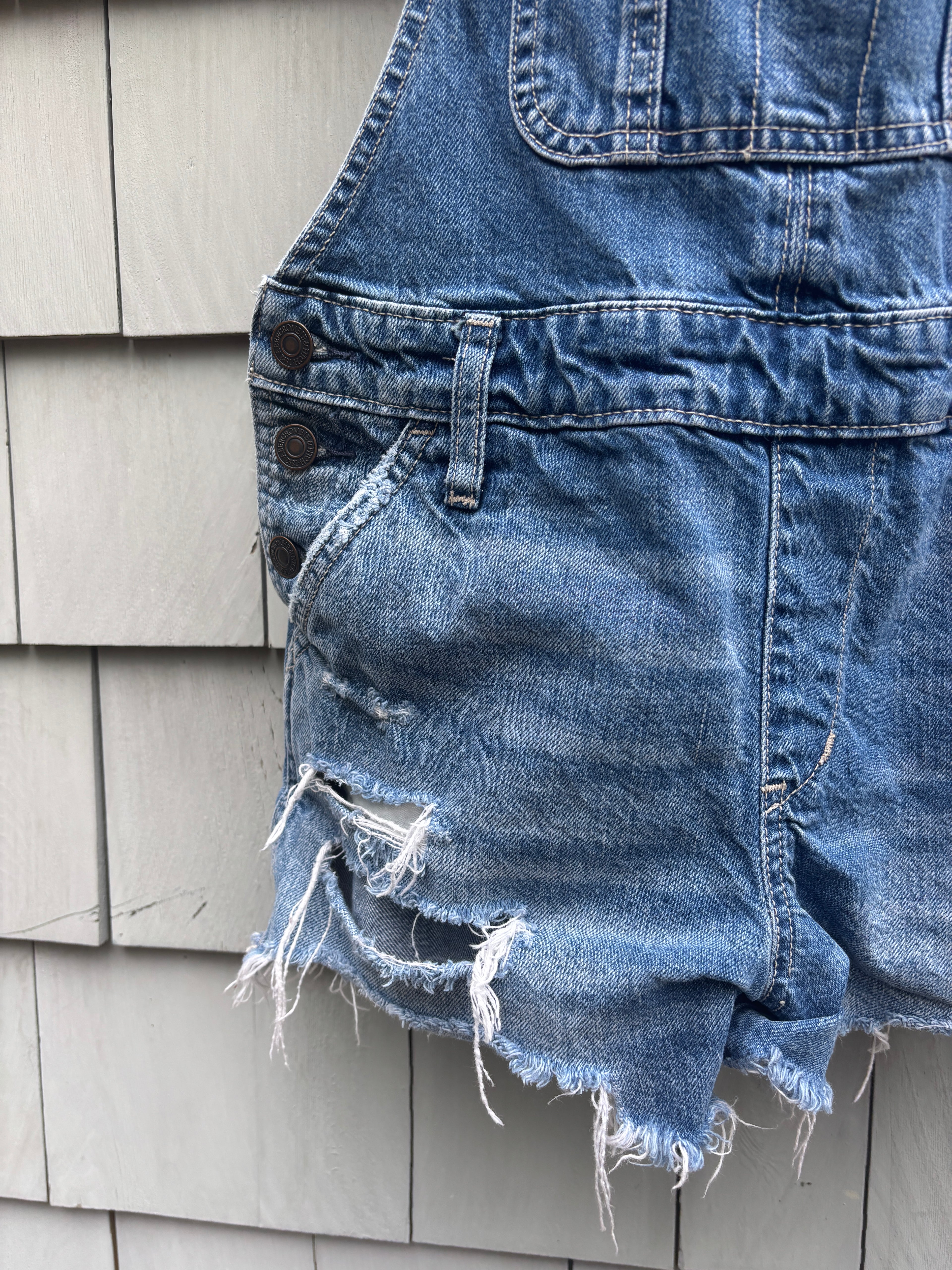 Abercrombie & Fitch Distressed Denim Overall Shorts | Medium Wash | Size XS | Like New