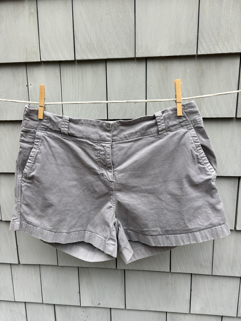 Vineyard Vines Classic Twill Shorts | Grey | Size 6 | Like New
