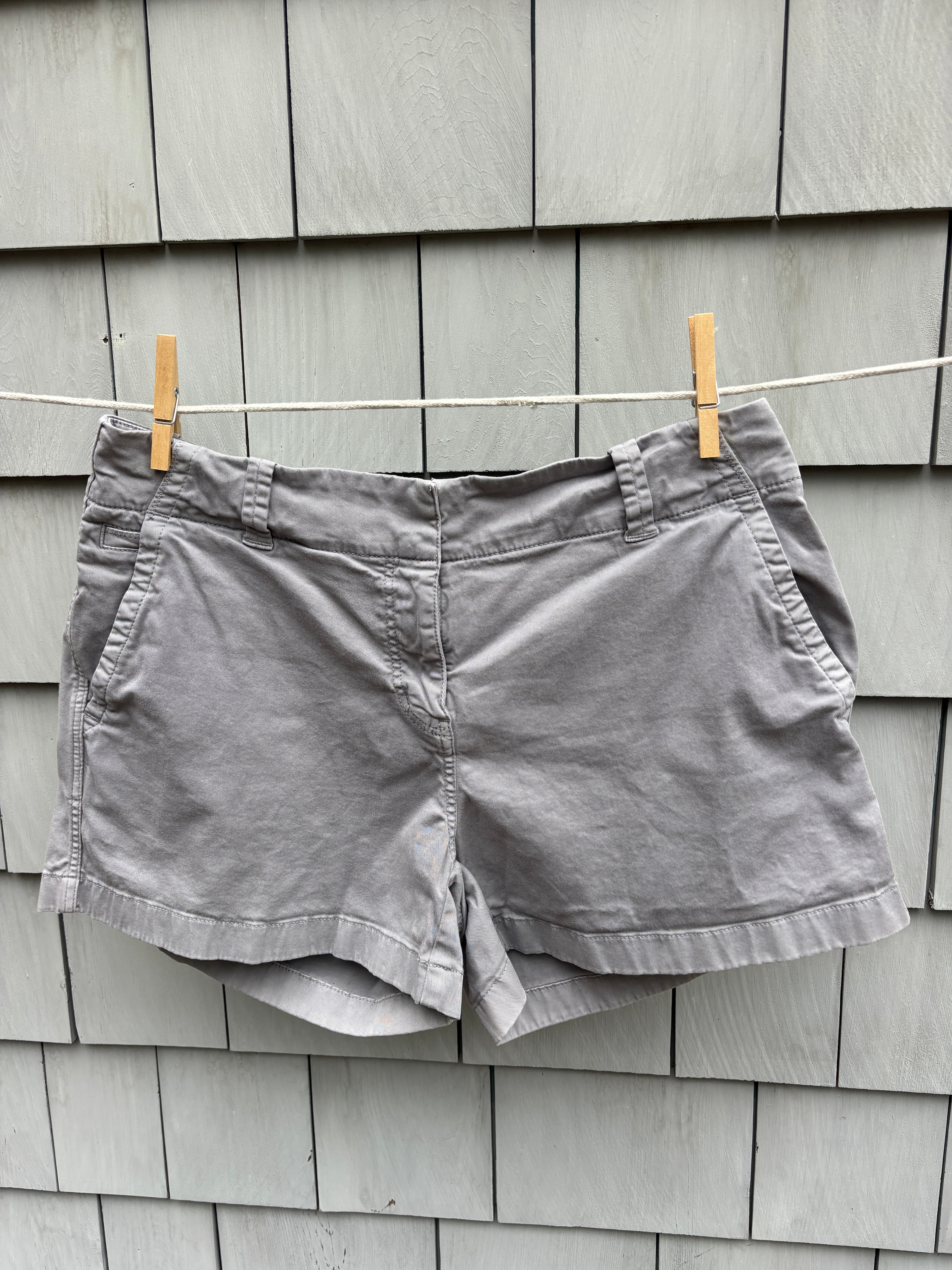 Vineyard Vines Classic Twill Shorts | Grey | Size 6 | Like New