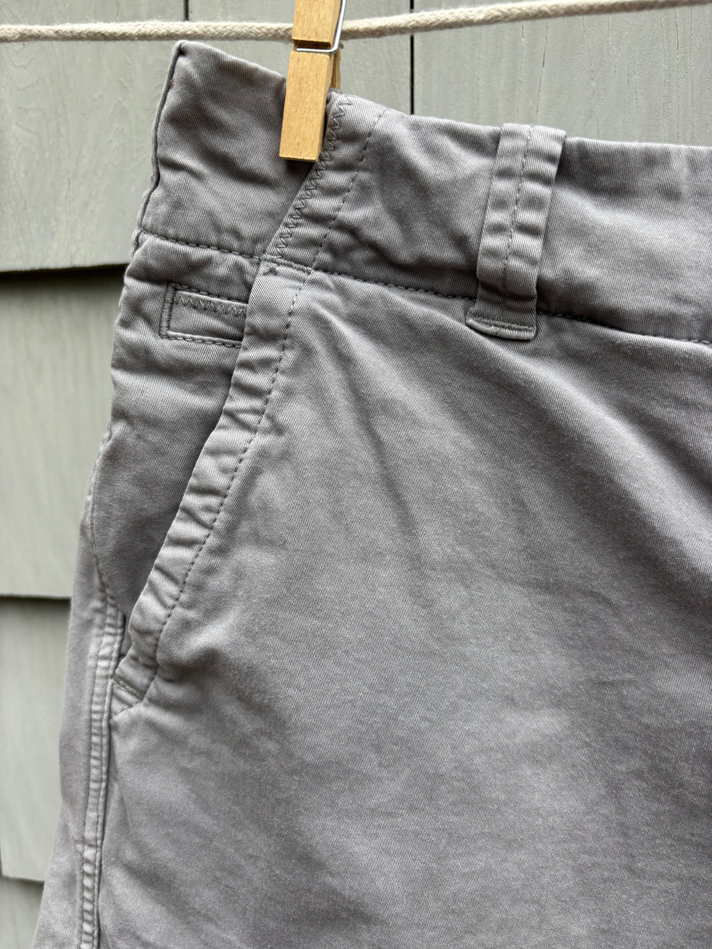 Vineyard Vines Classic Twill Shorts | Grey | Size 6 | Like New