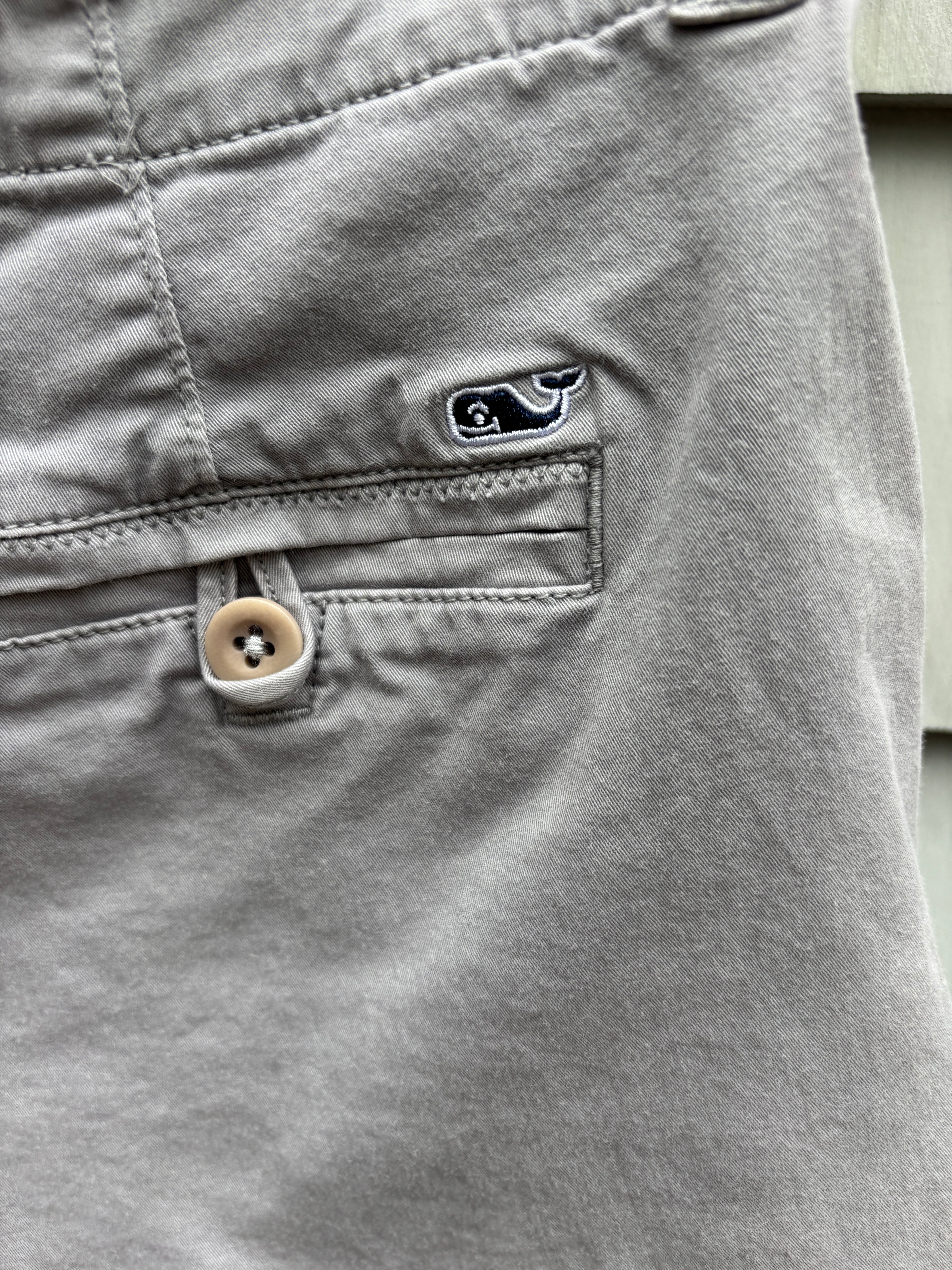 Vineyard Vines Classic Twill Shorts | Grey | Size 6 | Like New