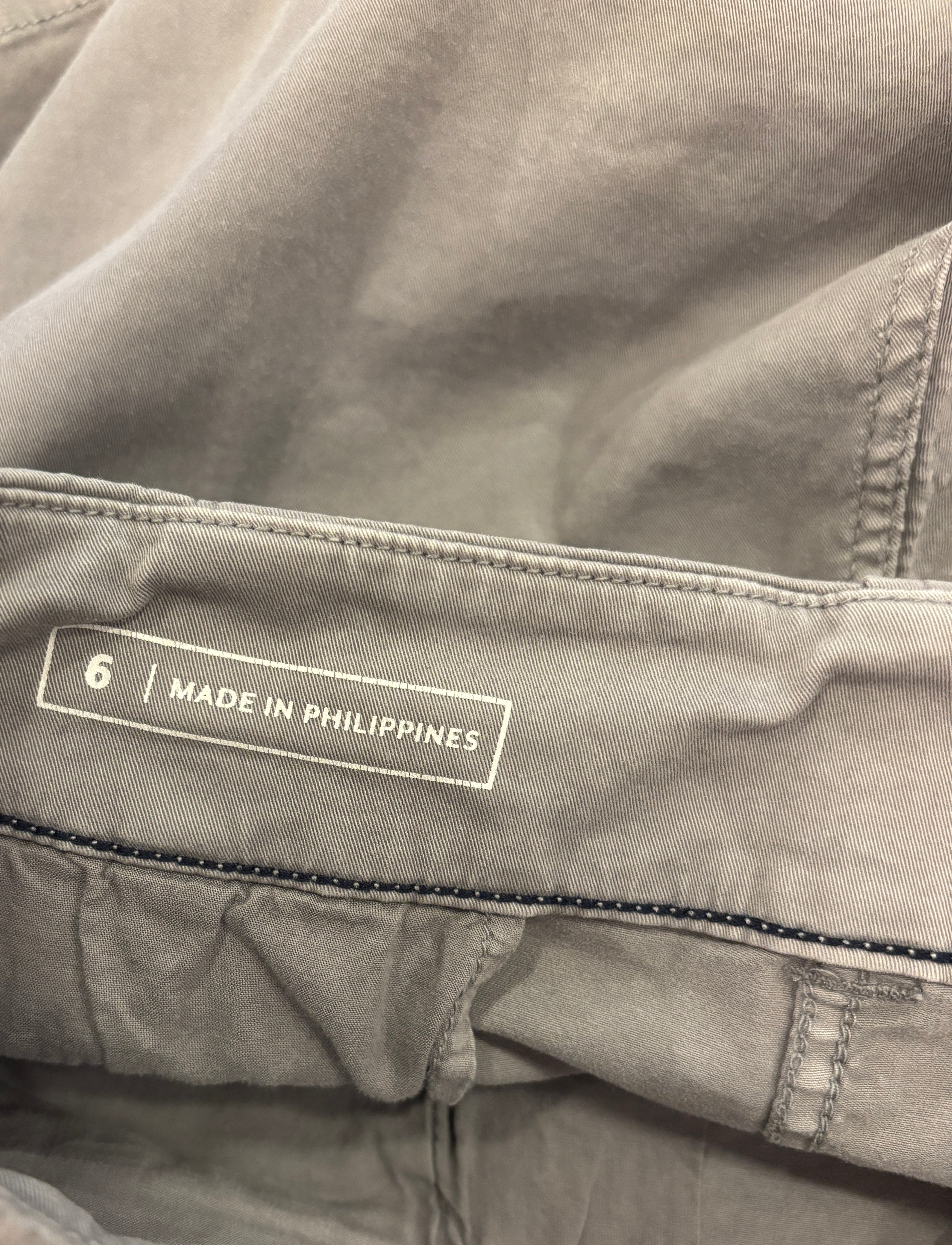 Vineyard Vines Classic Twill Shorts | Grey | Size 6 | Like New