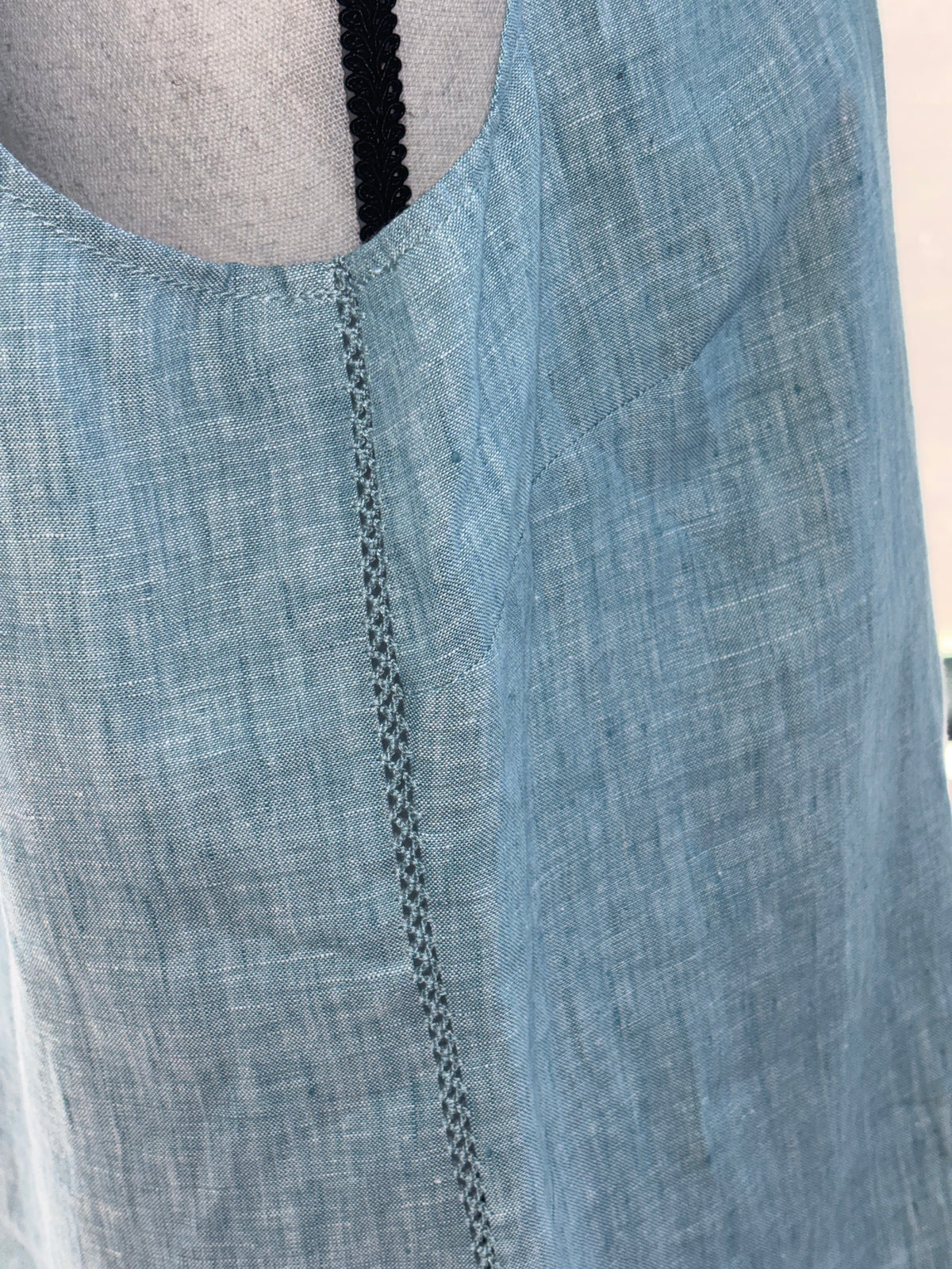 Dana Buchman Linen Top | Oasis Teal Blue Embroidered V-Neck | Size L | New With Tags