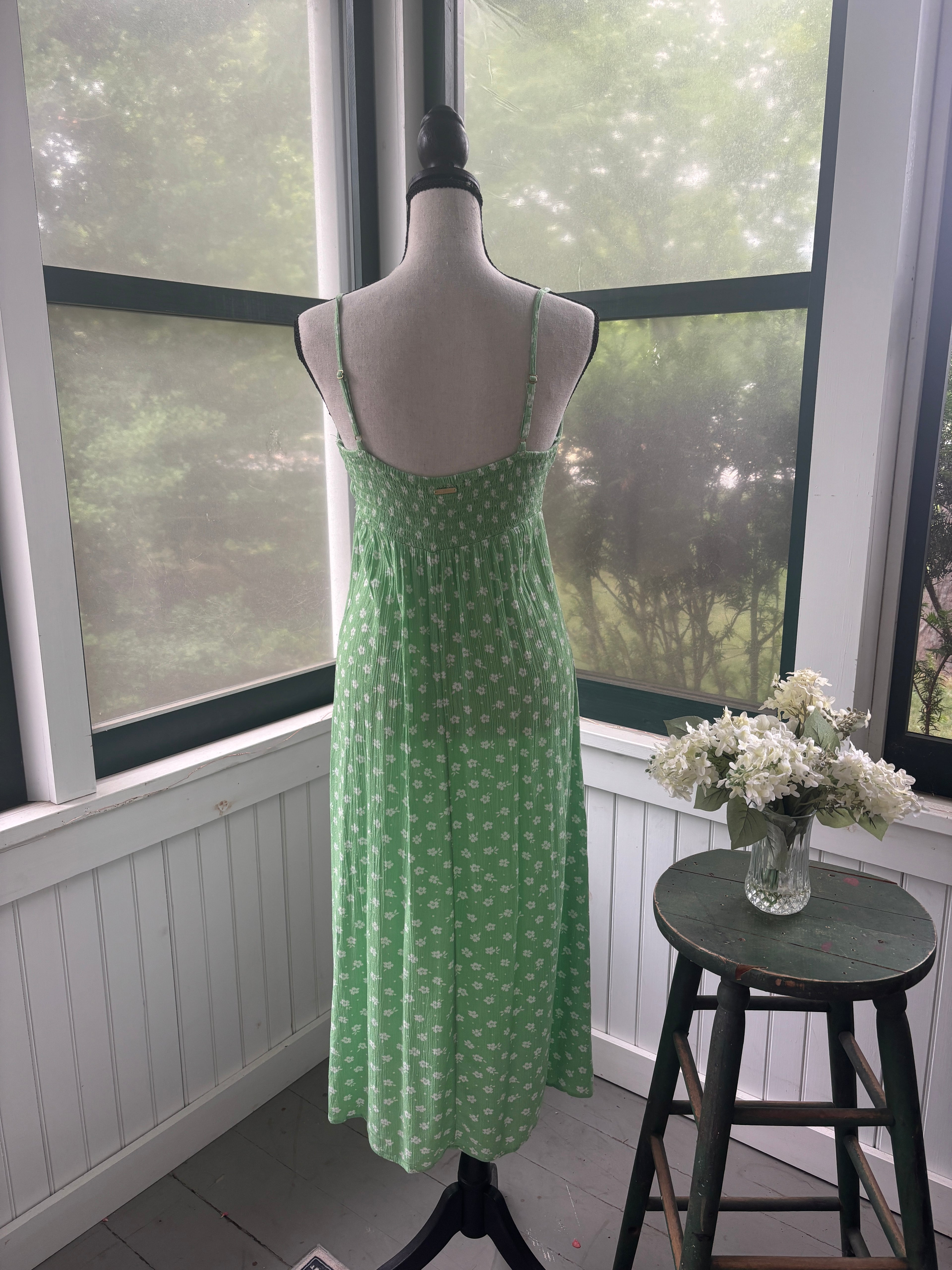 Billabong Smocked Floral Midi Dress | Green Daisy Print | Size M | Like New