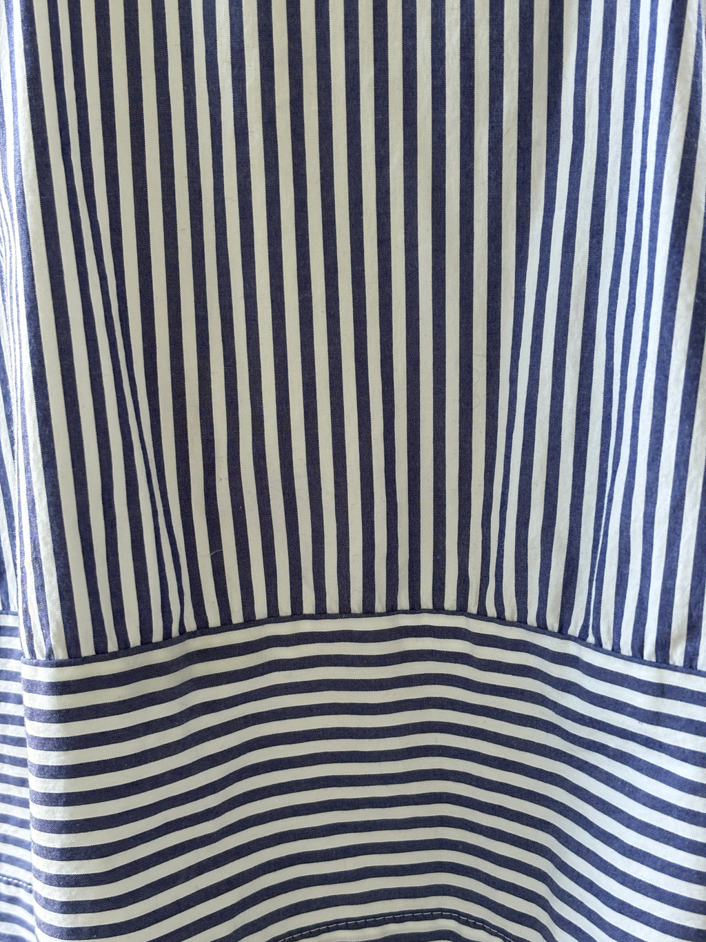 Vineyard Vines Navy & White Stripe Sleeveless Top | Back Bow Ruffle | Size 10 | Like New