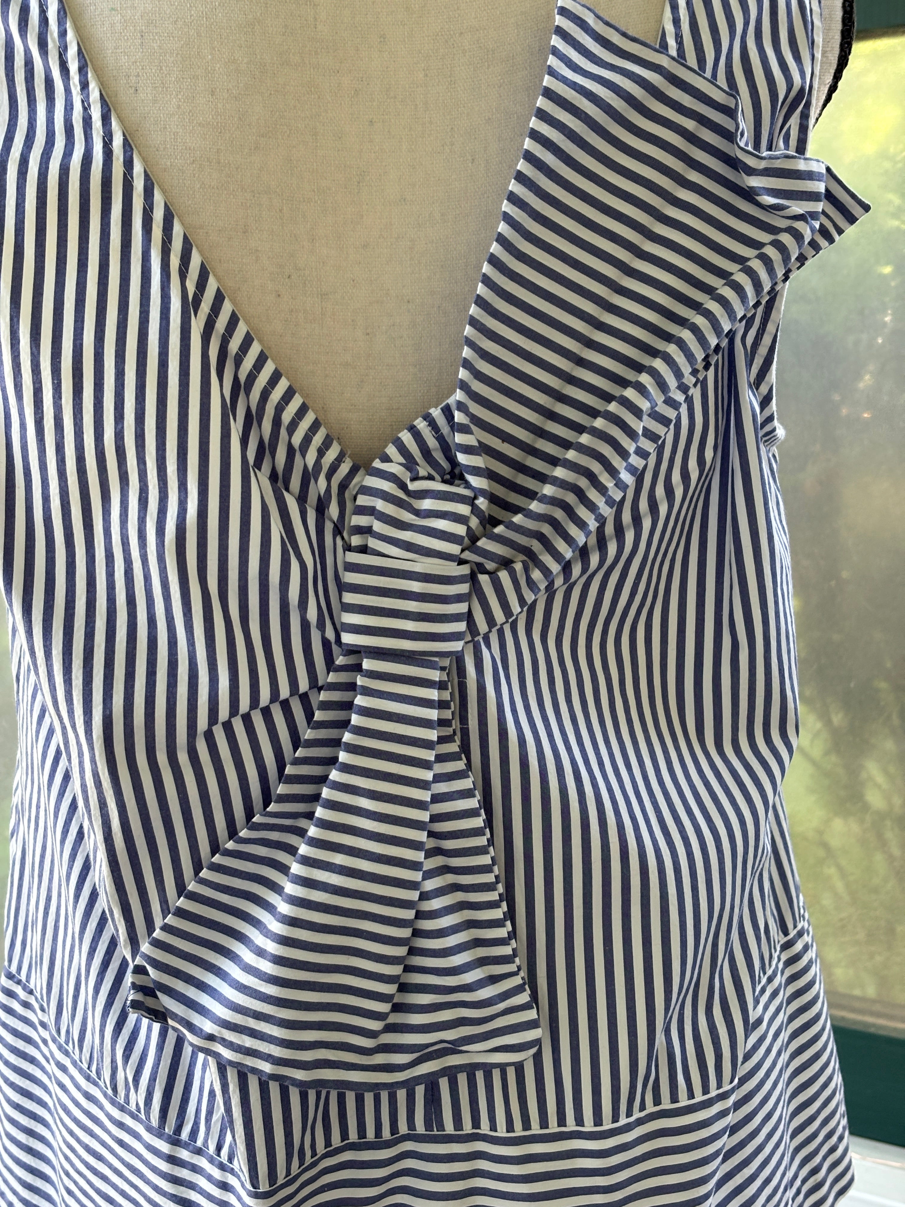 Vineyard Vines Navy & White Stripe Sleeveless Top | Back Bow Ruffle | Size 10 | Like New