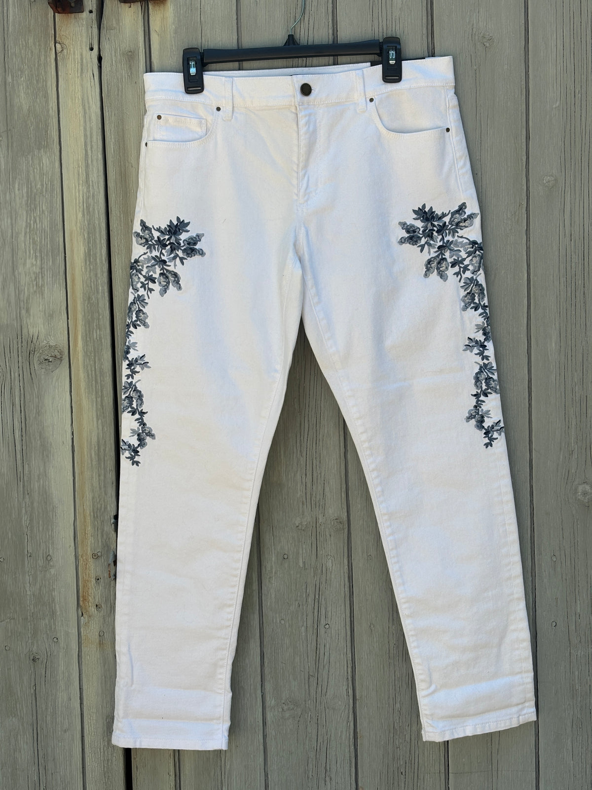 Ann Taylor The Girlfriend Jeans | White Floral Embroidery | Size 6 | New with Tags