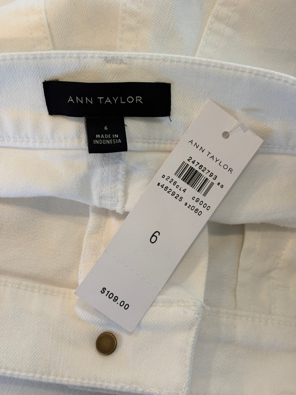 Ann Taylor The Girlfriend Jeans | White Floral Embroidery | Size 6 | New with Tags