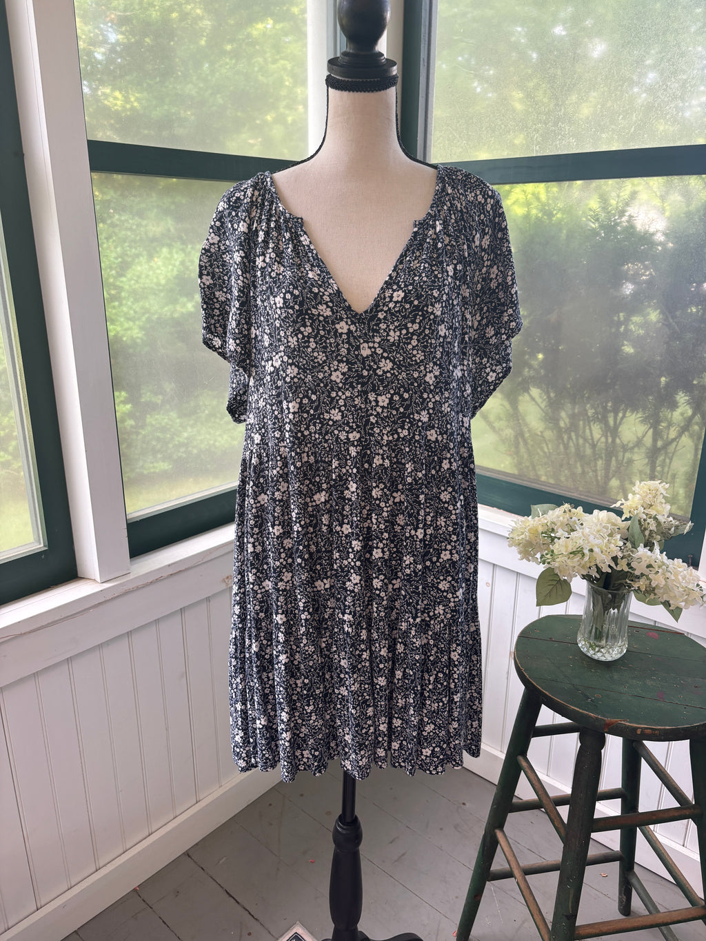Knox Rose Tiered Flutter Sleeve Midi Dress | Navy Ditsy Floral | Size L | Like New