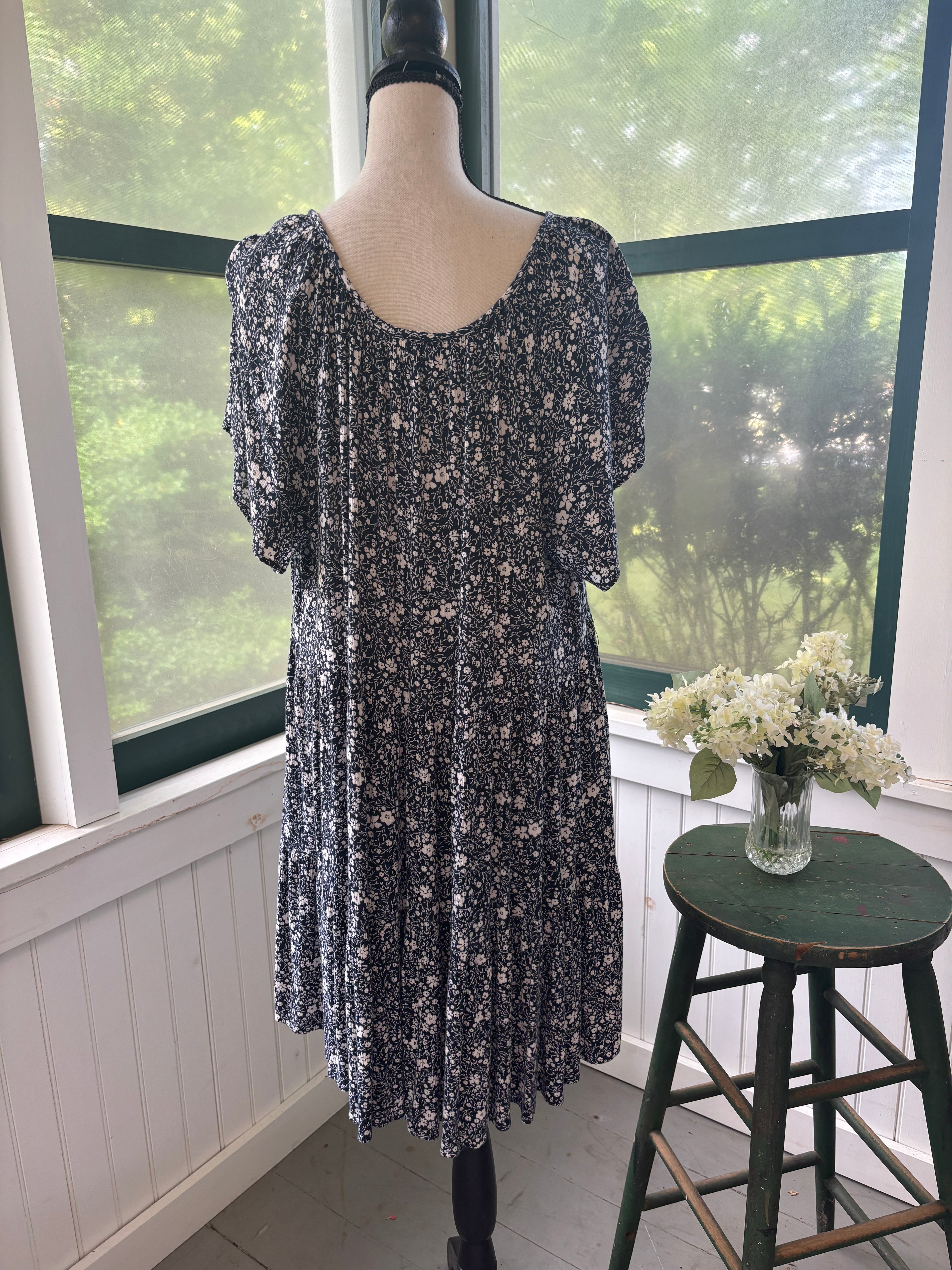 Knox Rose Tiered Flutter Sleeve Midi Dress | Navy Ditsy Floral | Size L | Like New