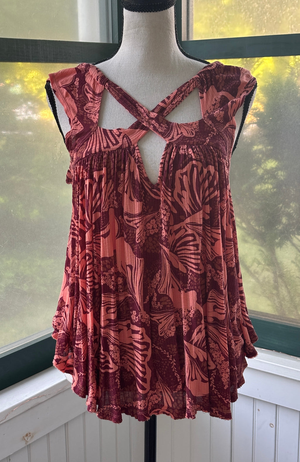 Ecote Crisscross Cutout Tank | Mauve & Coral Butterfly Print | Size S | Like New