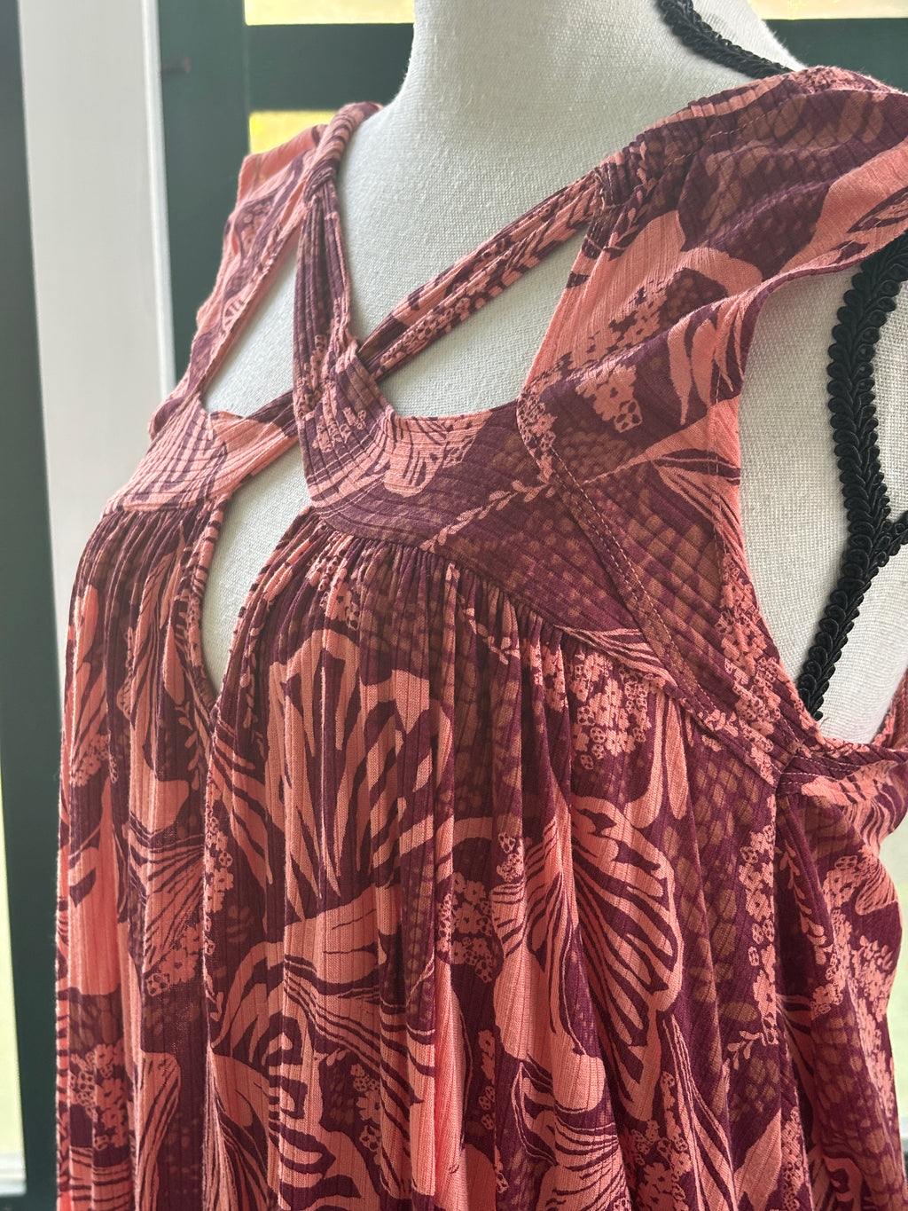 Ecote Crisscross Cutout Tank | Mauve & Coral Butterfly Print | Size S | Like New