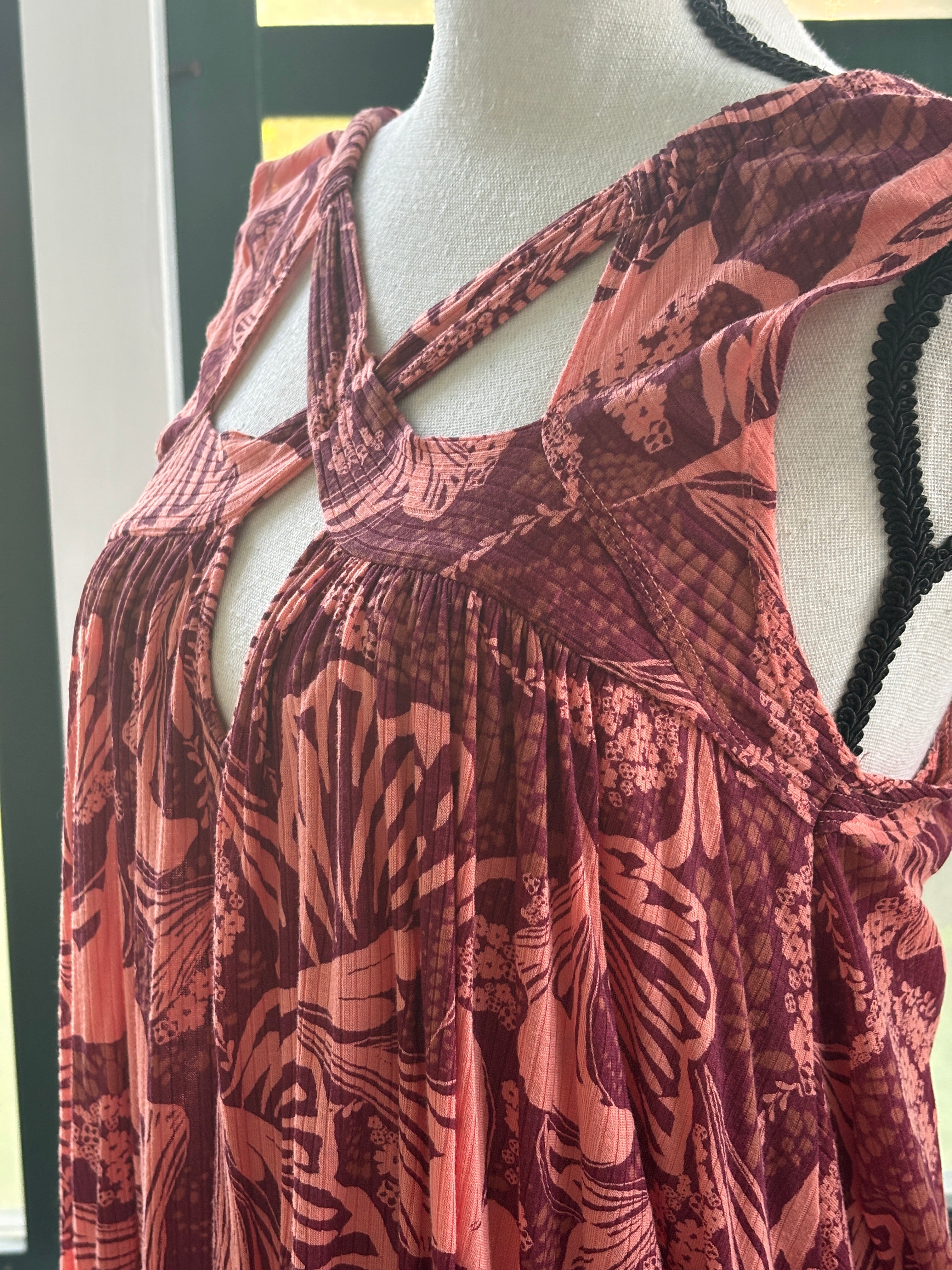 Ecote Crisscross Cutout Tank | Mauve & Coral Butterfly Print | Size S | Like New