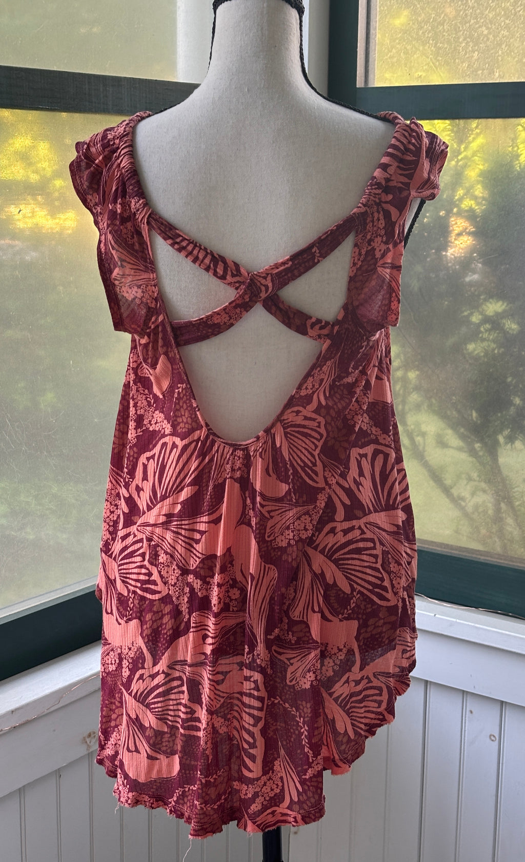 Ecote Crisscross Cutout Tank | Mauve & Coral Butterfly Print | Size S | Like New