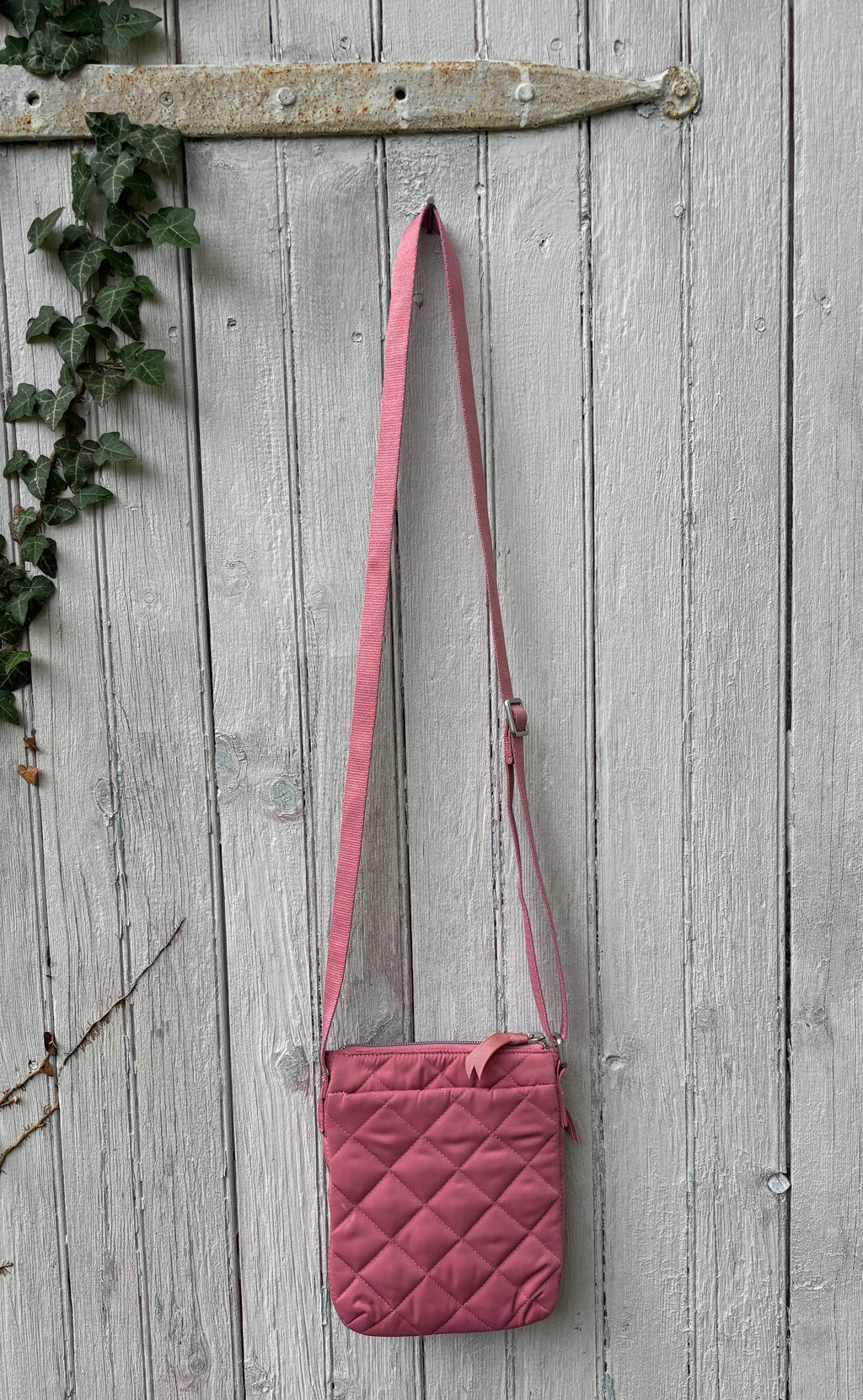 Vera Bradley Dusty Rose Quilted Crossbody Bag | Original Zip Hipster | Like New