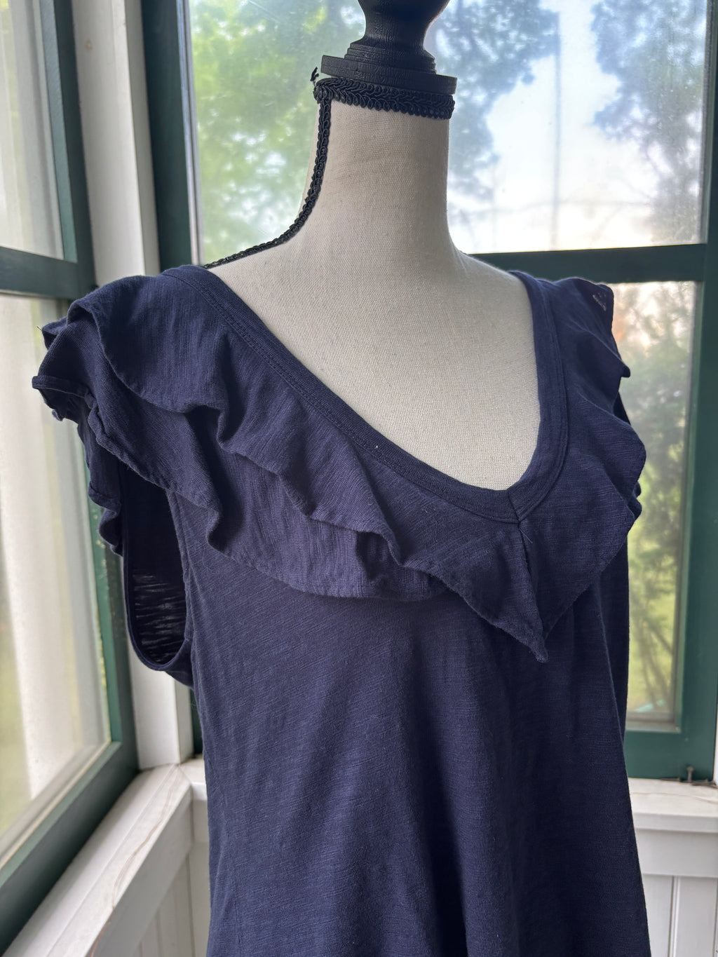 White House Black Market Navy Ruffle V-Neck Top | Size L | Like New