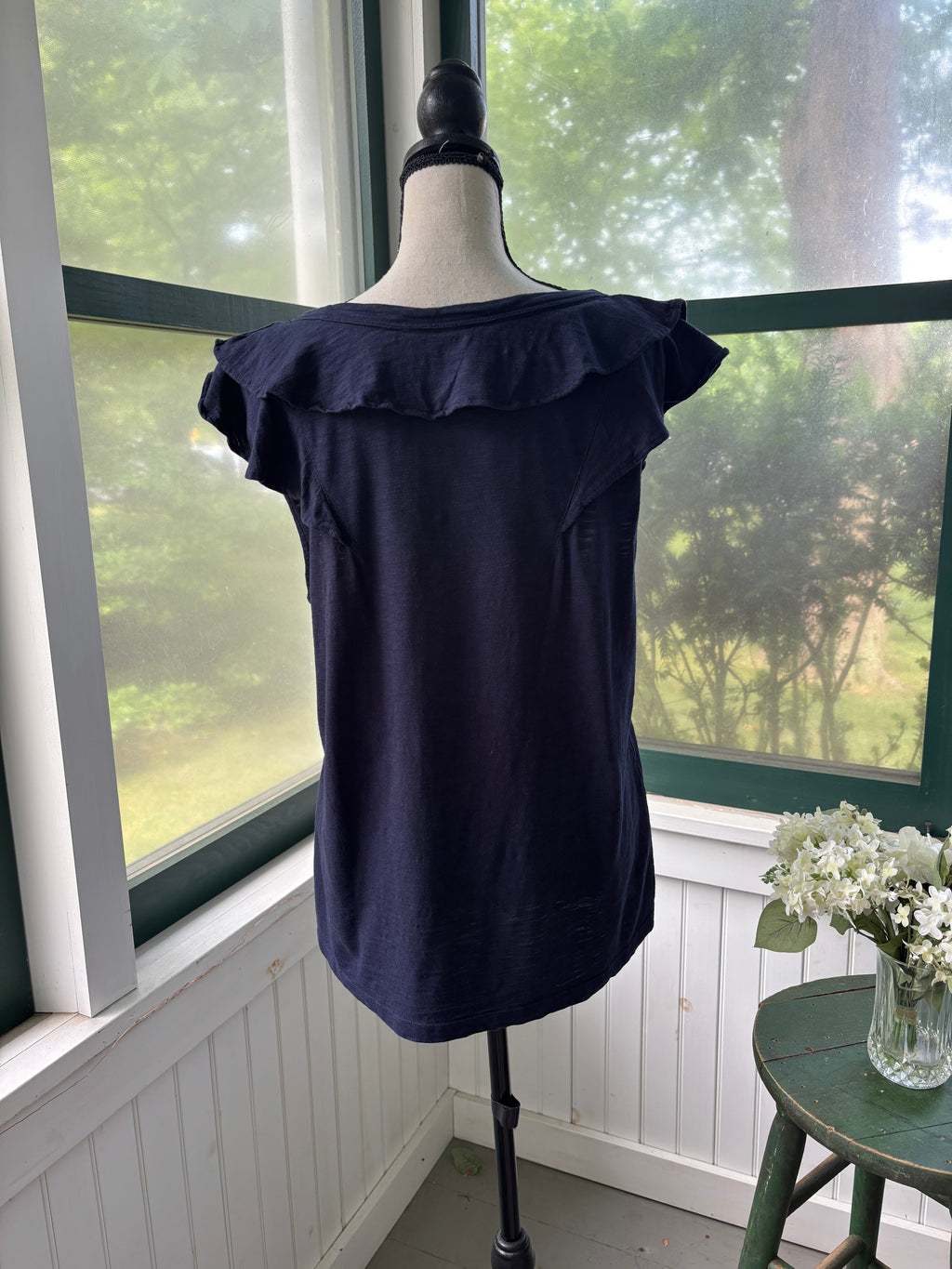White House Black Market Navy Ruffle V-Neck Top | Size L | Like New