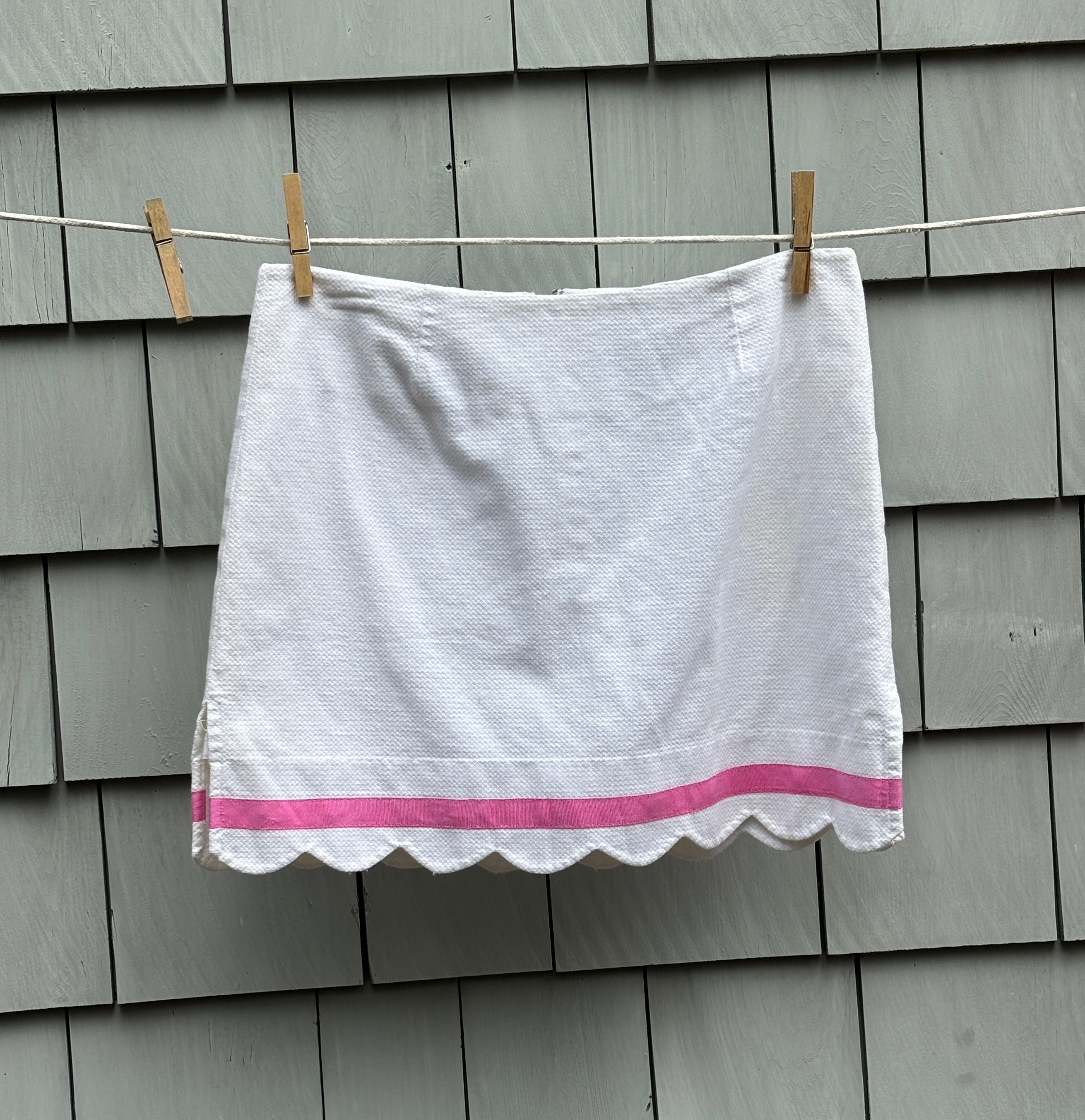 Lilly Pulitzer White Pique Skirt | Pink Scalloped Hem | Size 4 | Like New