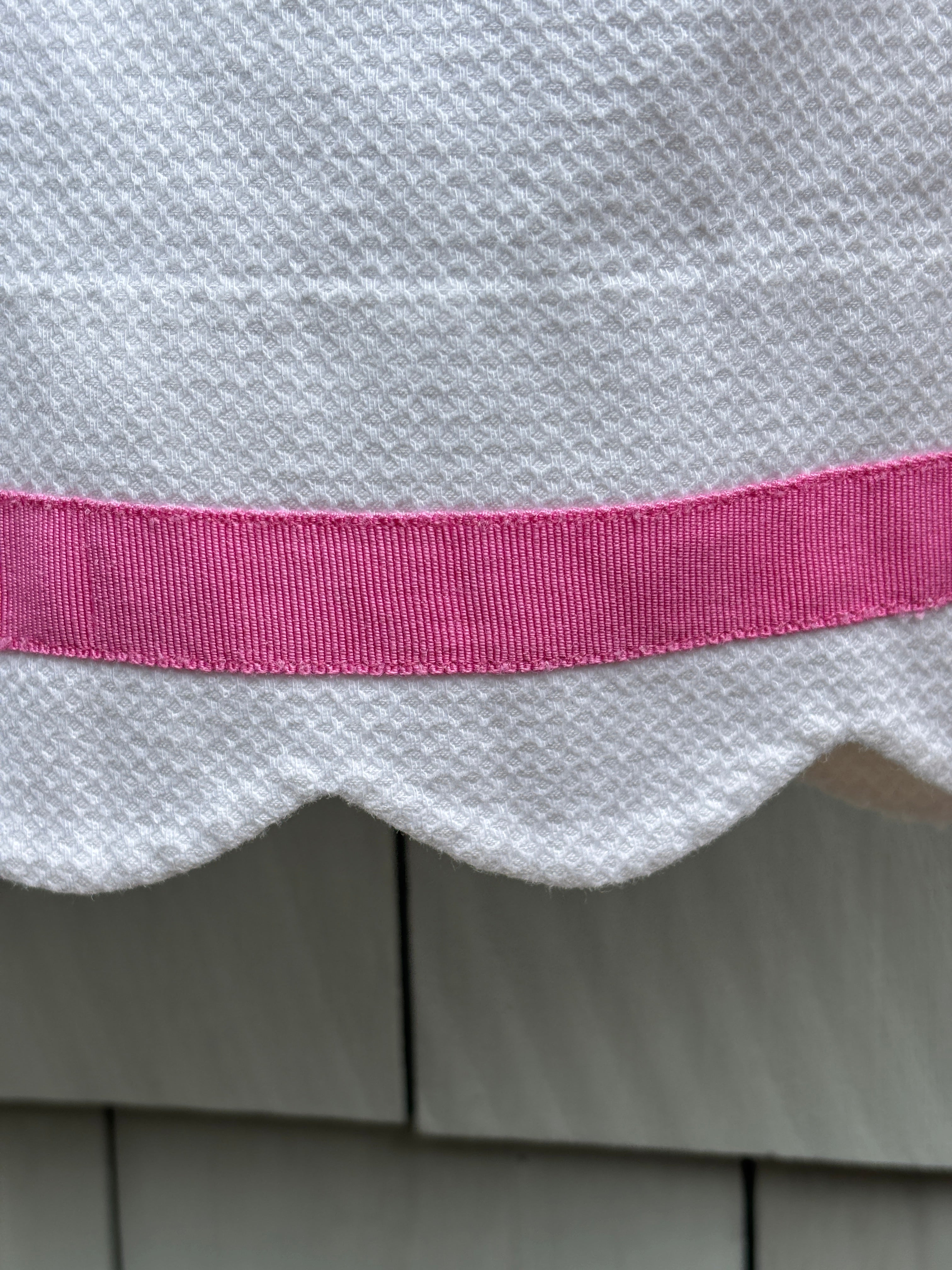 Lilly Pulitzer White Pique Skirt | Pink Scalloped Hem | Size 4 | Like New