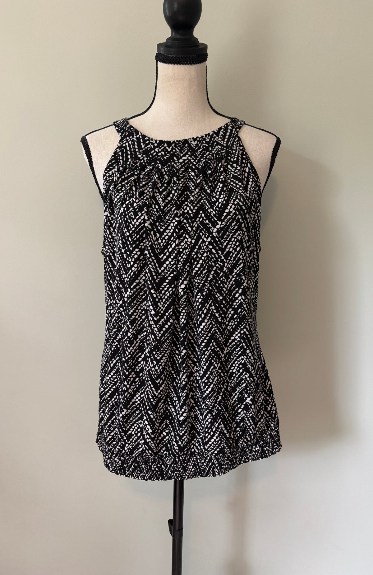 White House Black Market Chevron Print Keyhole Tank Top XL Like New