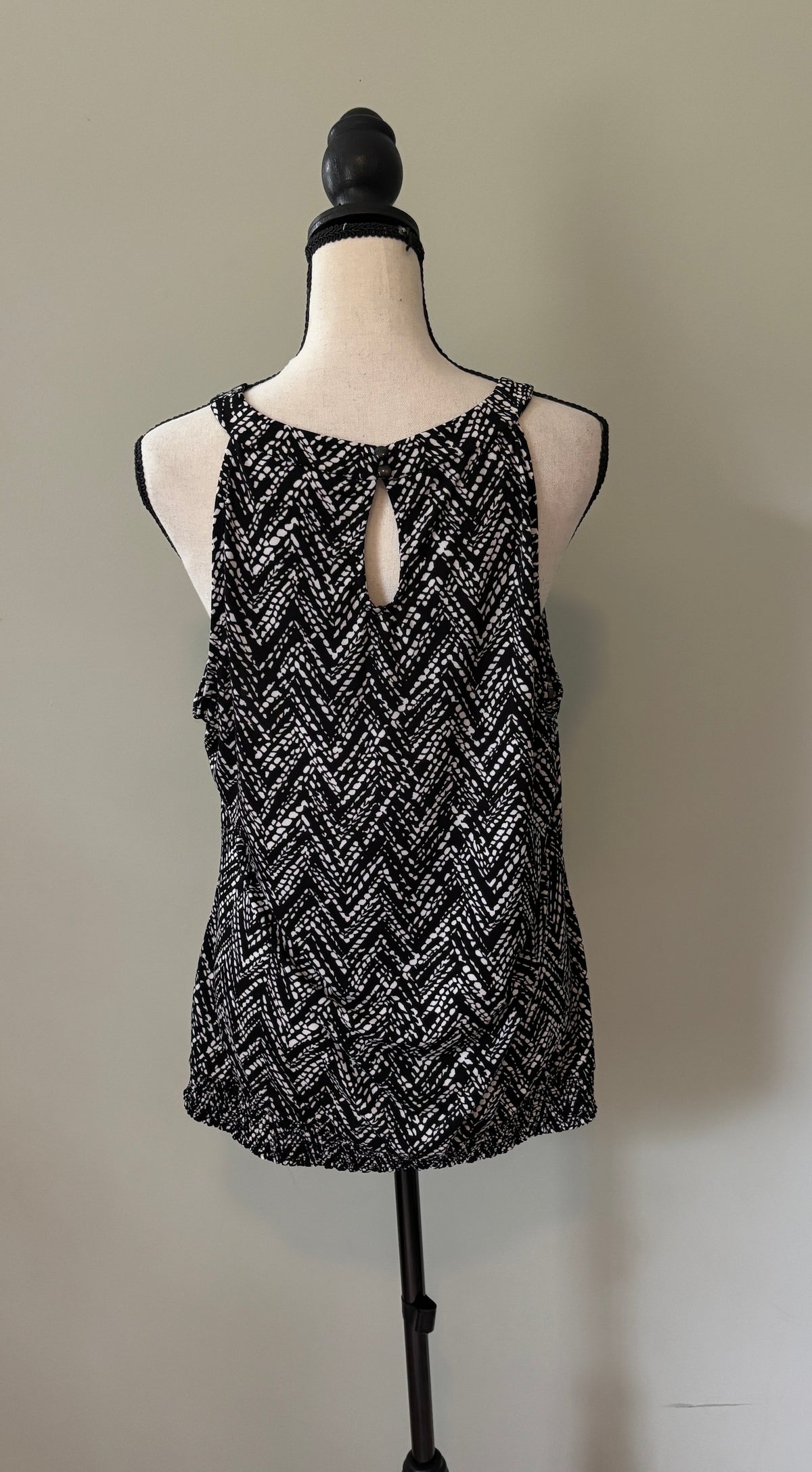 White House Black Market Chevron Print Keyhole Tank Top XL Like New