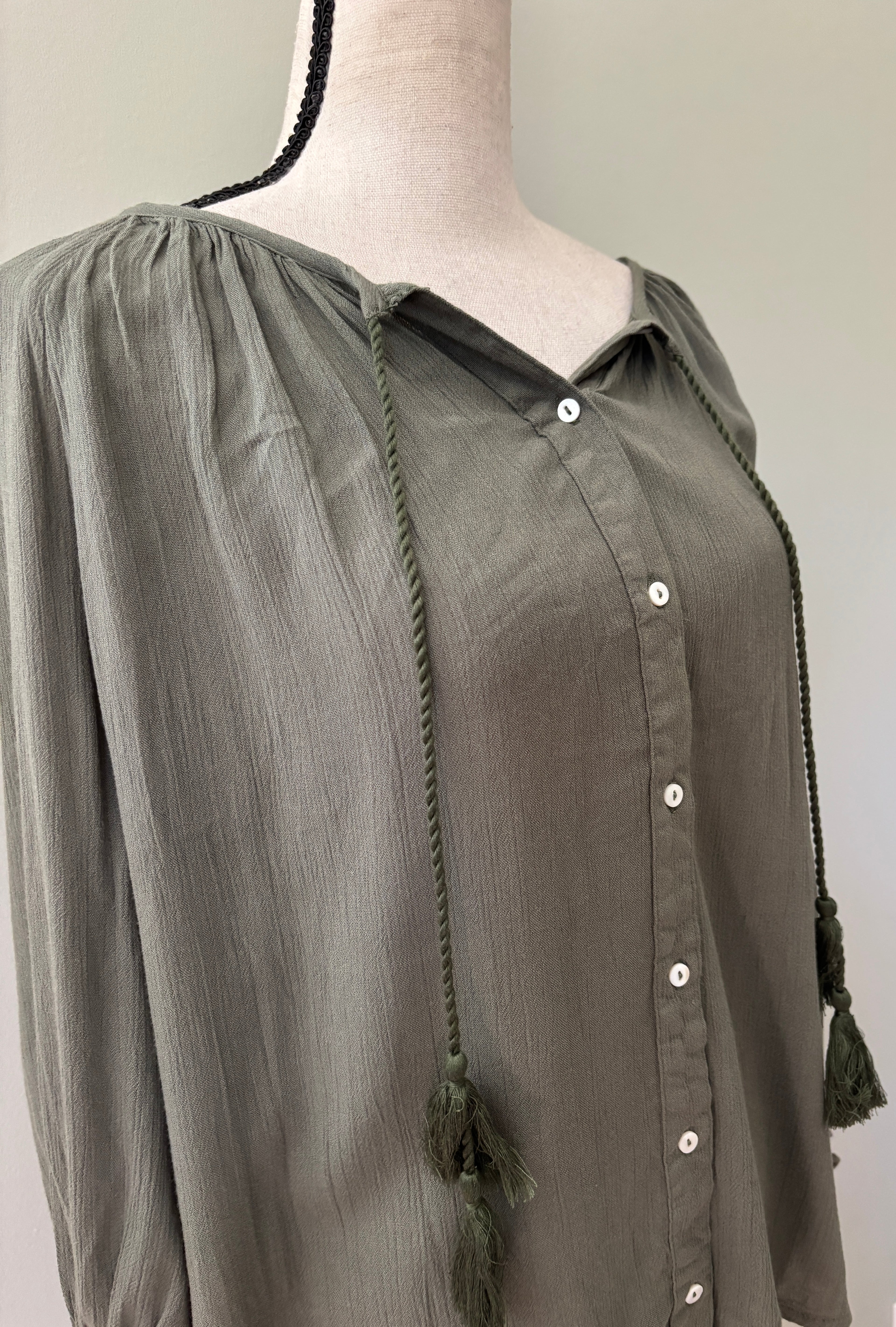 Karen Kane "Garden Party" Button-Up Top — NWT — M