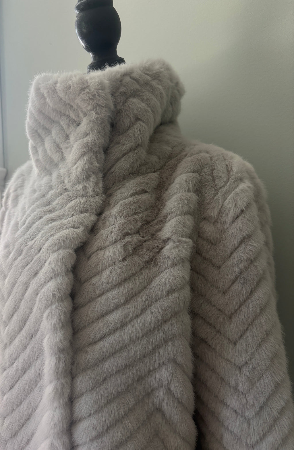 Bernardo Zig Zag Faux Fur Coat — Light Grey — Size L NWT