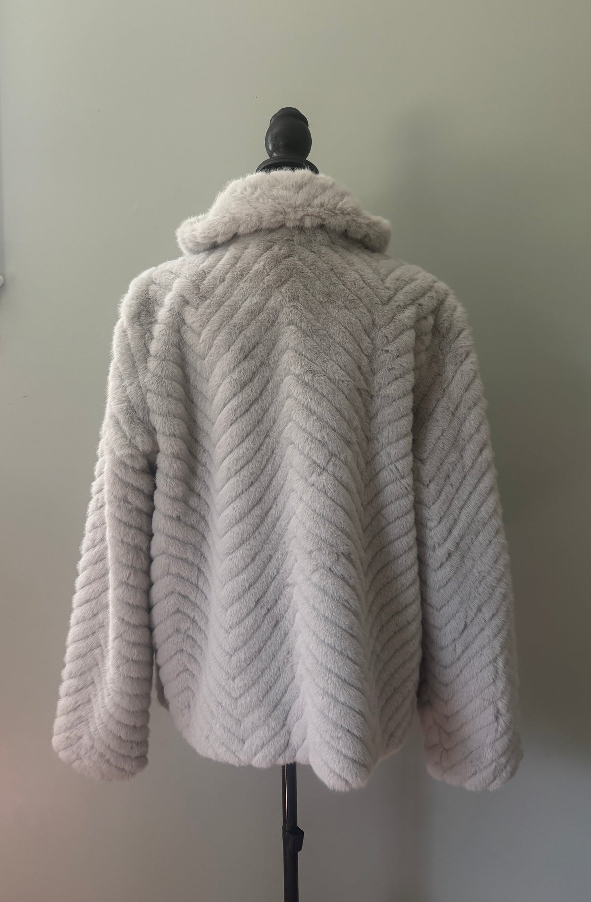Bernardo Zig Zag Faux Fur Coat — Light Grey — Size L NWT