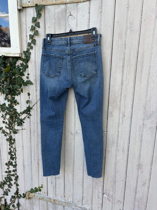 Lucky Brand Bridgette Skinny jeans back view thrifted jeans like new Sassy and Chic