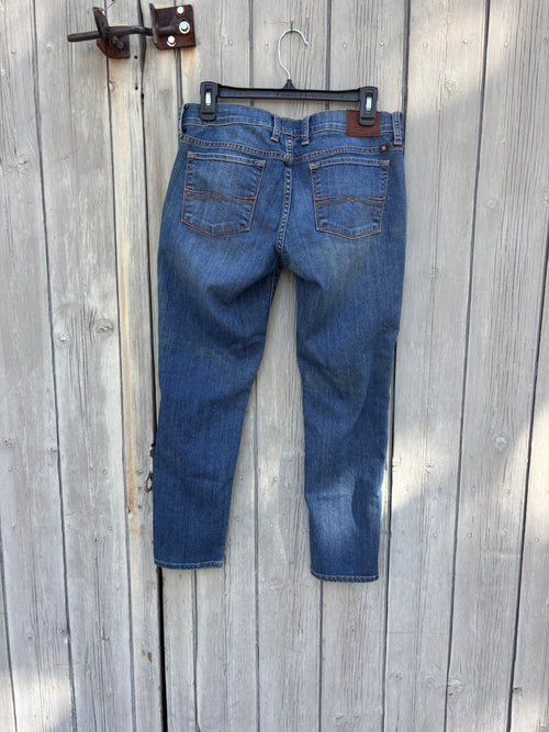 Lucky Brand Charlie Capri size 6 back view thrifted jeans like new Sassy and Chic