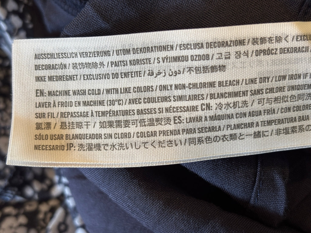 Care label for Abercrombie & Fitch navy floral midi dress, machine wash cold
