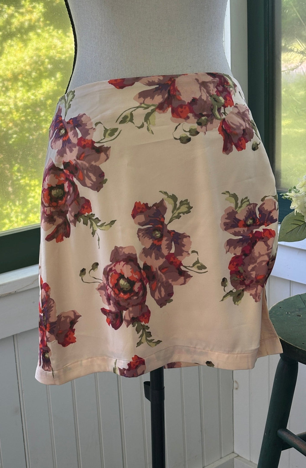 Bailey Rose floral mini skirt size large cream poppy print NWT front view