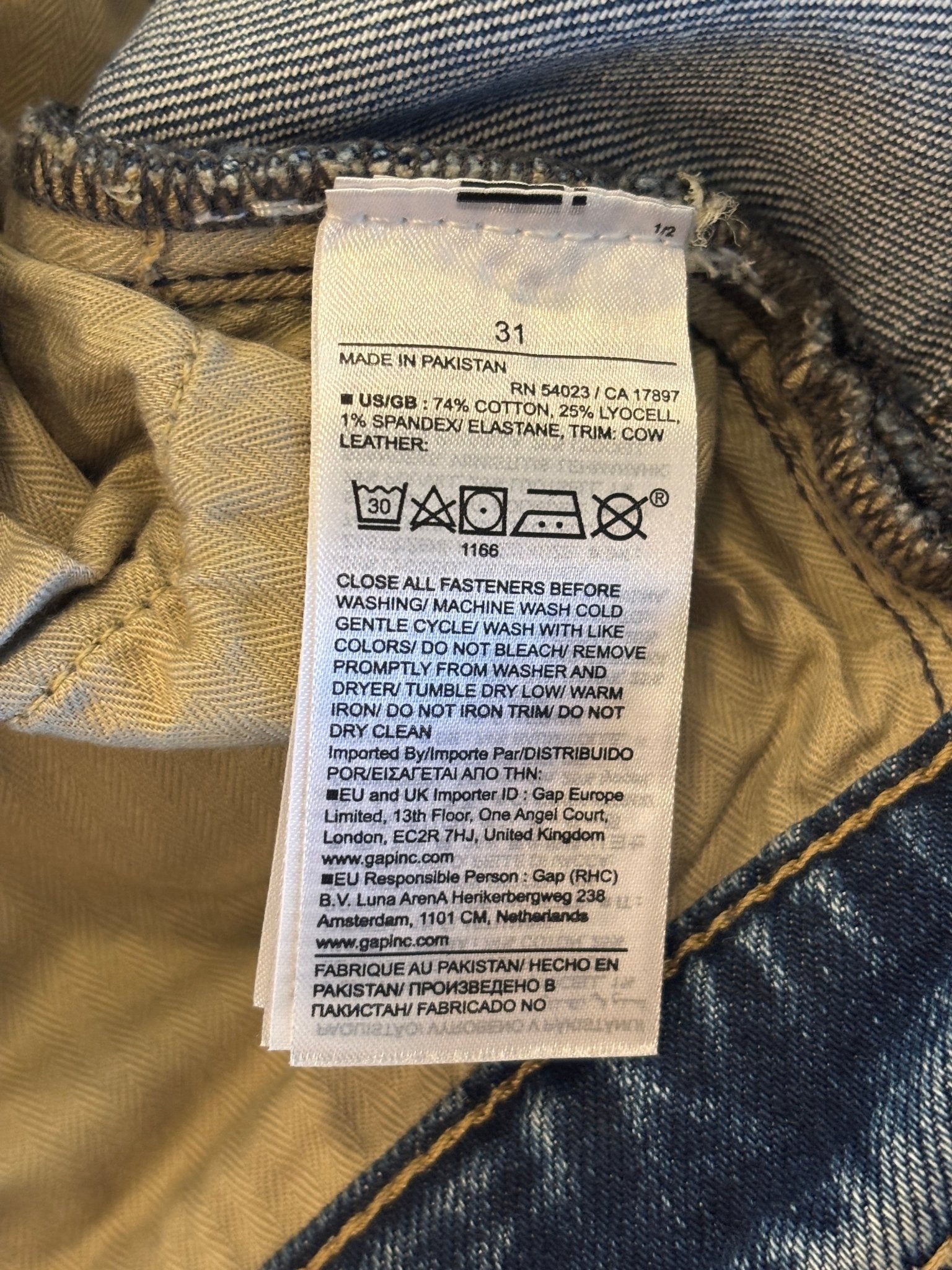 Fabric label — 74% cotton 25% lyocell 1% spandex, care instructions, Banana Republic