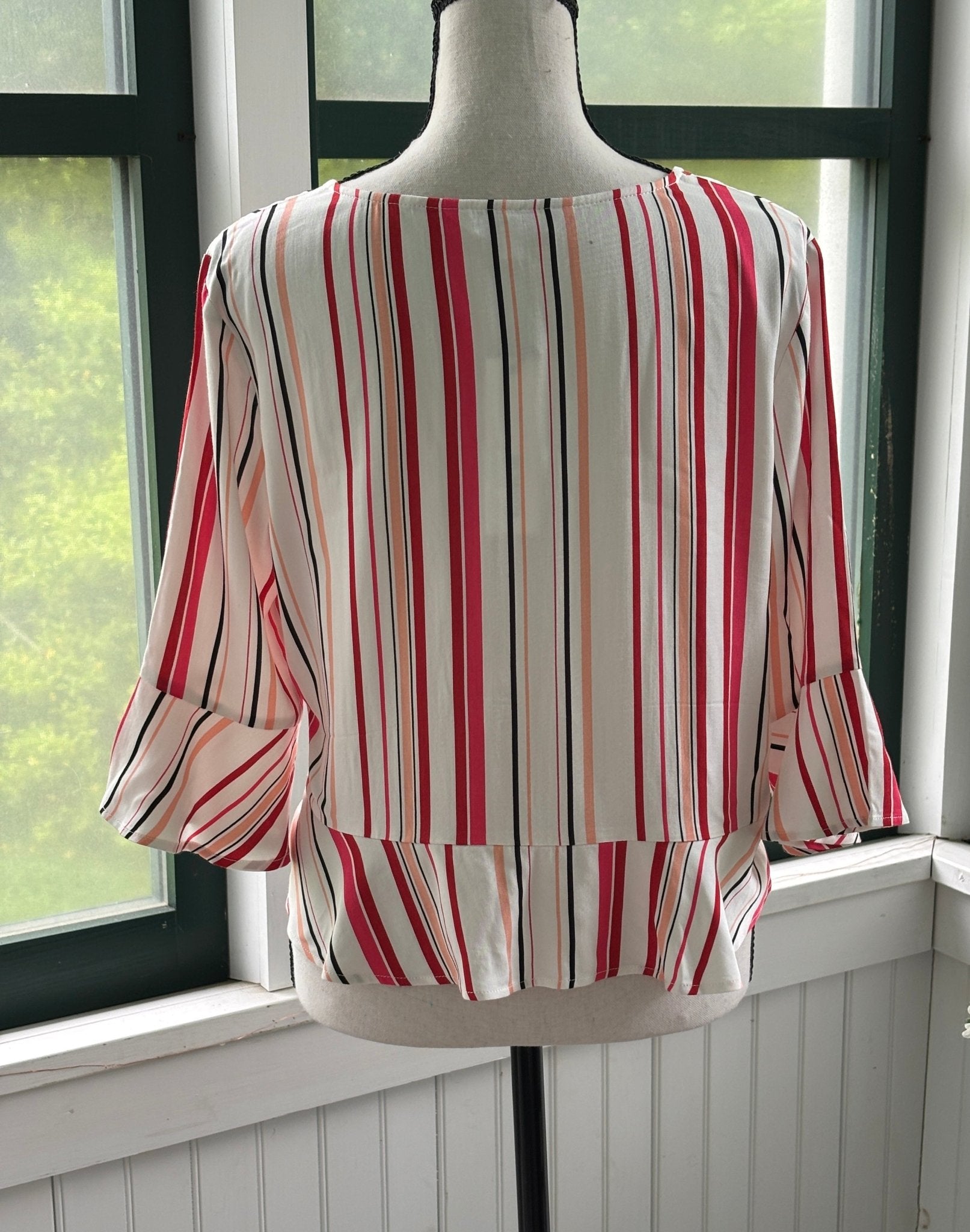 BB Dakota boho crop top V-neckline ruffle tie detail close up new with tags Sassy and Chic