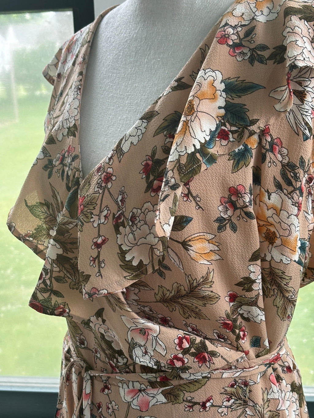 Arianna by Howard's floral wrap dress  flutter ruffle sleeve deep V neckline detail NWT