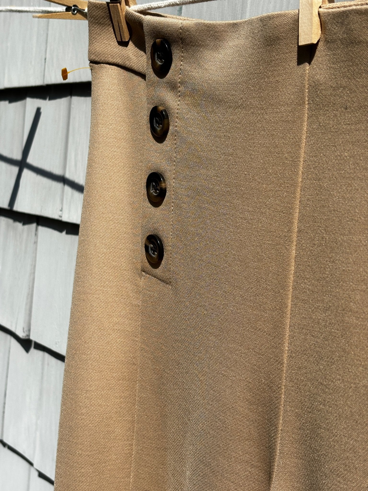 Ann Taylor thrifted  pants tortoiseshell button detail close up NWT