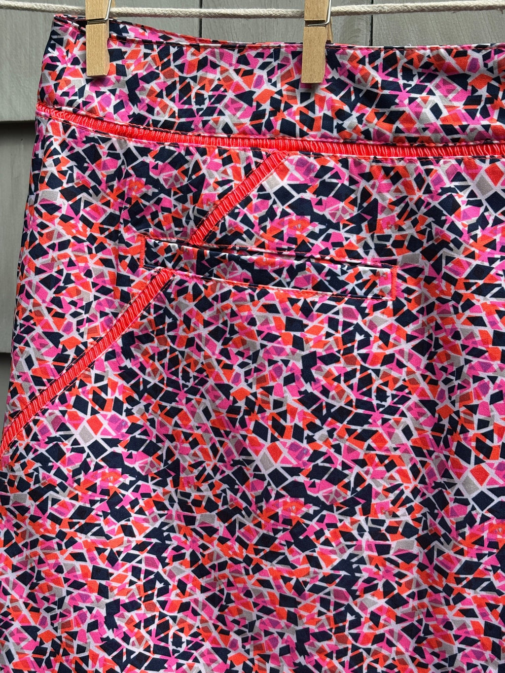 Lady Hagen printed skort size 14 coral accent stitching shattered print detail