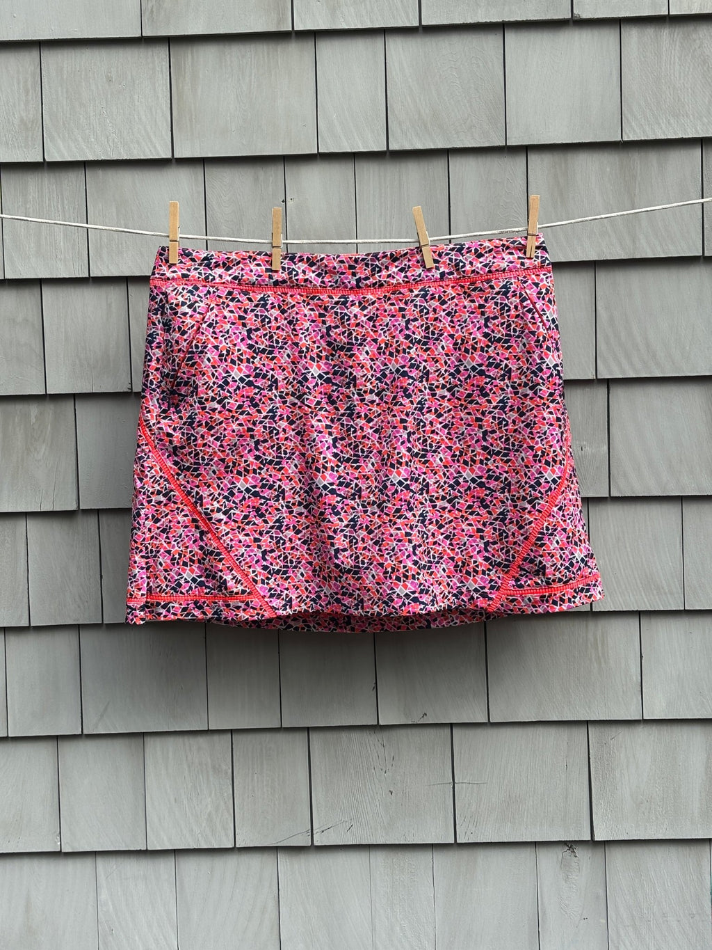 Lady Hagen printed skort size 14 coral ember shattered print NWT front view clothesline