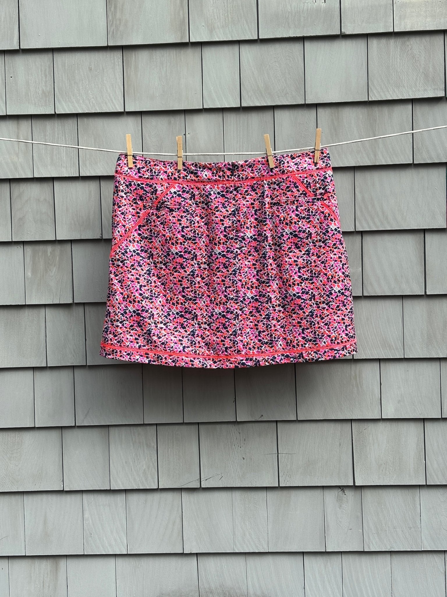 Lady Hagen printed skort size 14 coral ember NWT back view clothesline