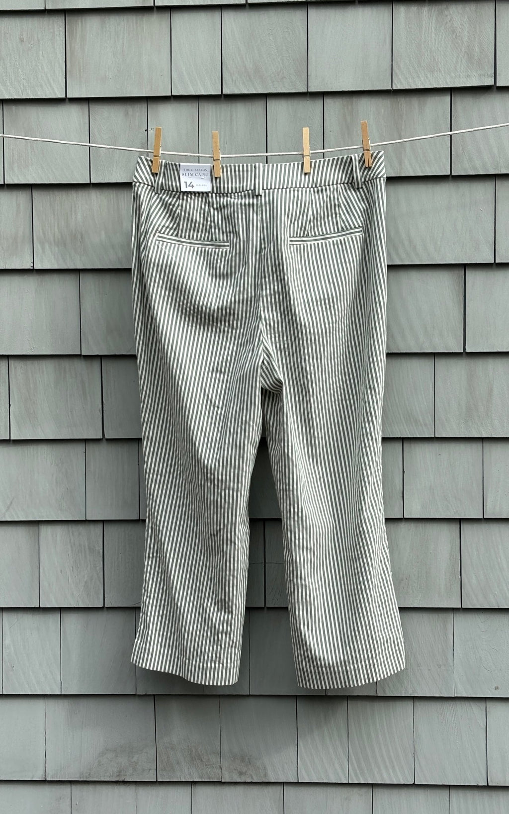 Lane Bryant 4 Season Slim Capri gray white stripe size 14 back view welt pockets NWT