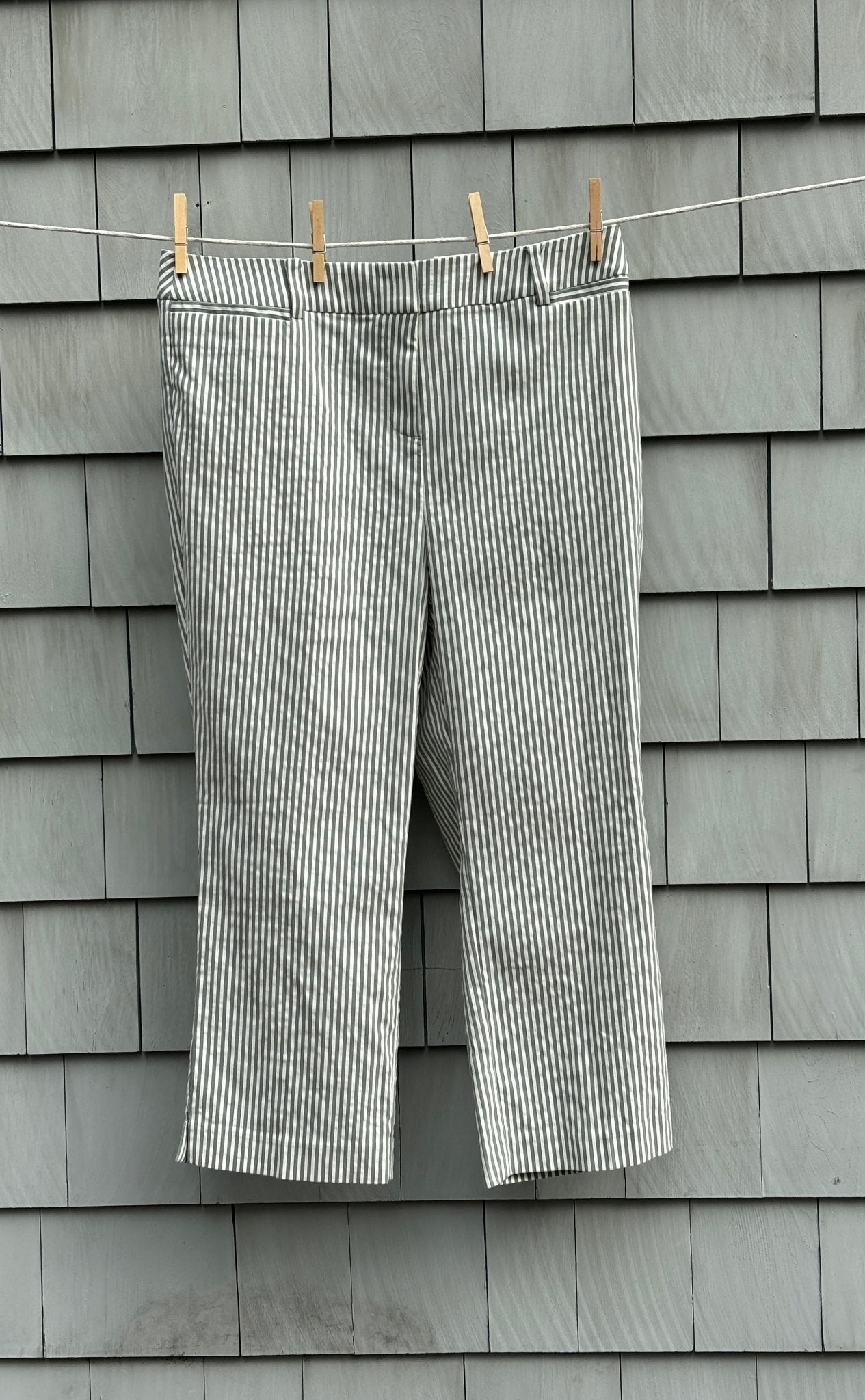 Lane Bryant 4 Season Slim Capri gray white stripe size 14 mid rise NWT front view clothesline