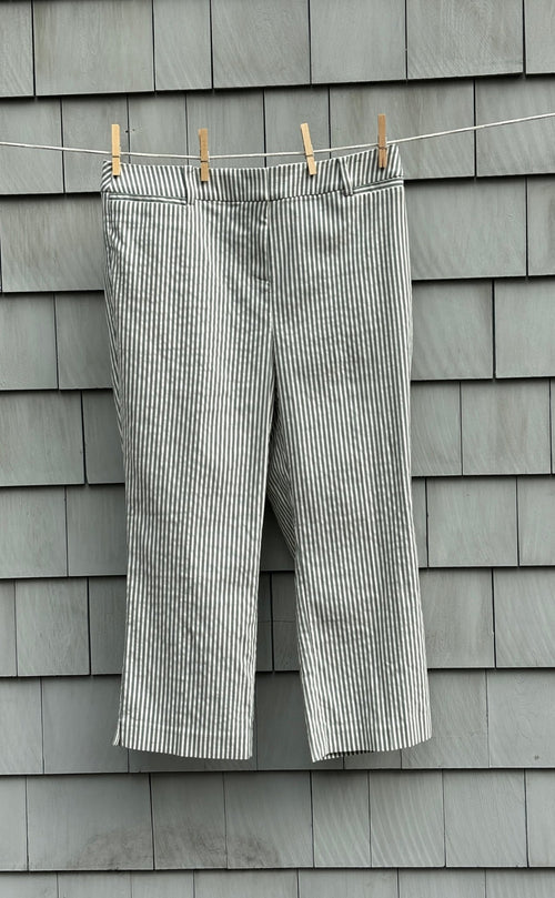 Lane Bryant 4 Season Slim Capri gray white stripe size 14 mid rise NWT front view clothesline