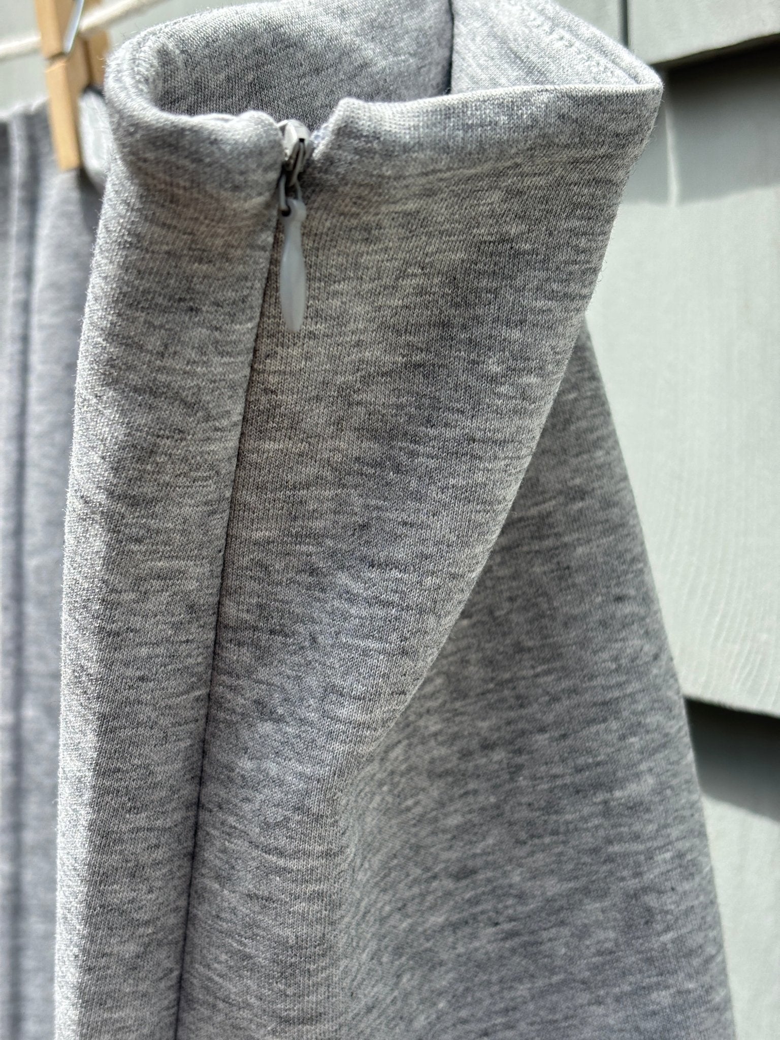 Close-up of side zip closure and waistband detail on Mango grey wide leg pants