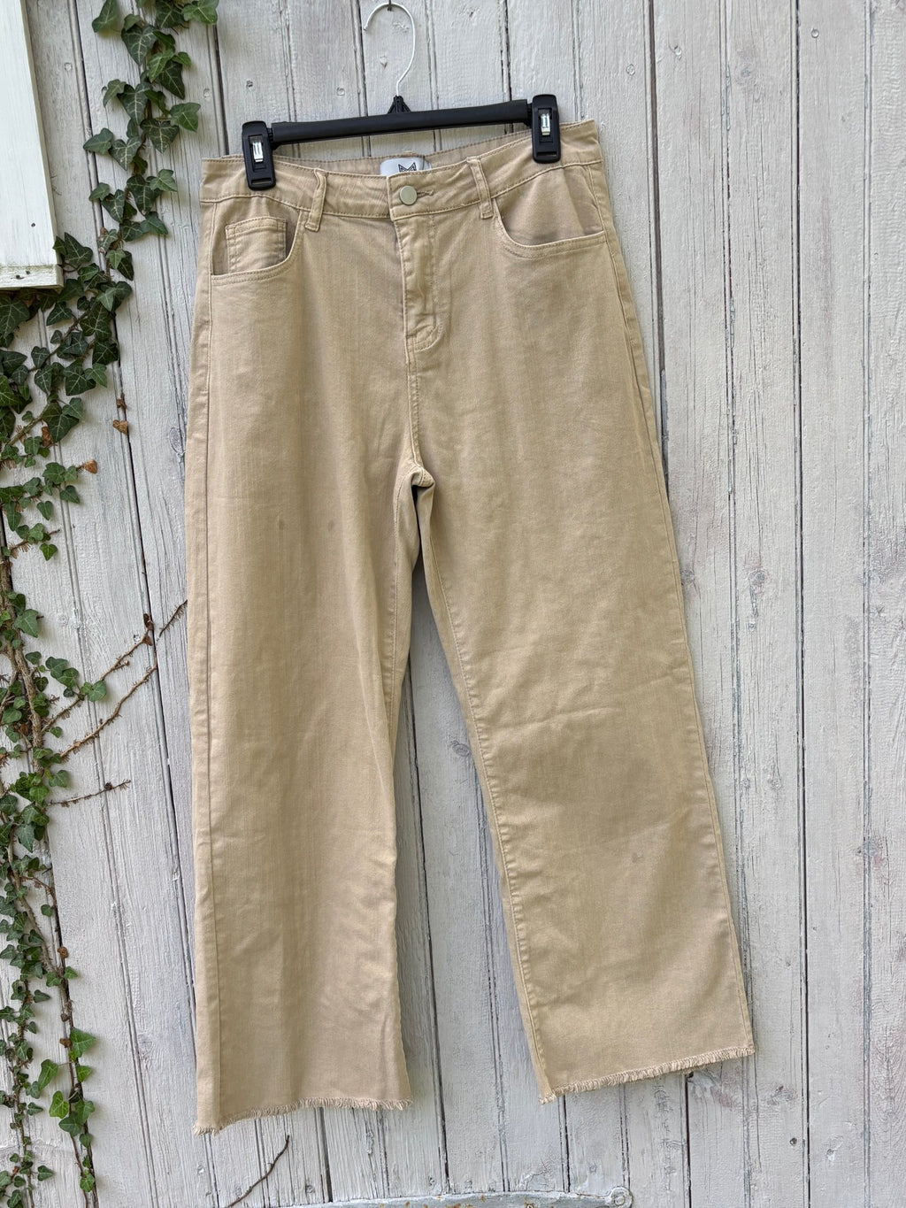 Paris Pop New York Mir Mom Jean front view in beige with frayed hem, size XL new with tags