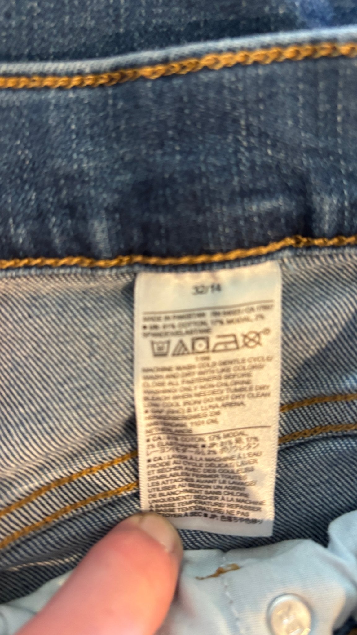 Pre - loved Jeans: Banana Republic Factory, Size 32, Like New - Sassy and Chic