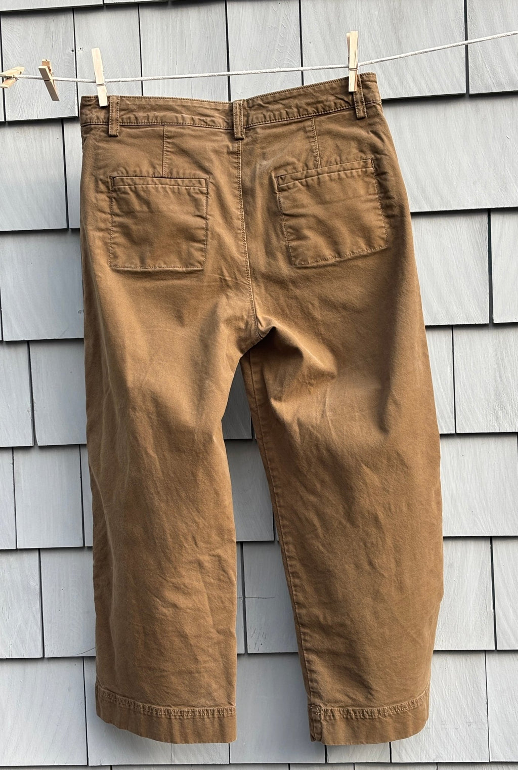 Banana Republic wide leg cropped khaki pants back view wide leg silhouette like new Sassy and Chic