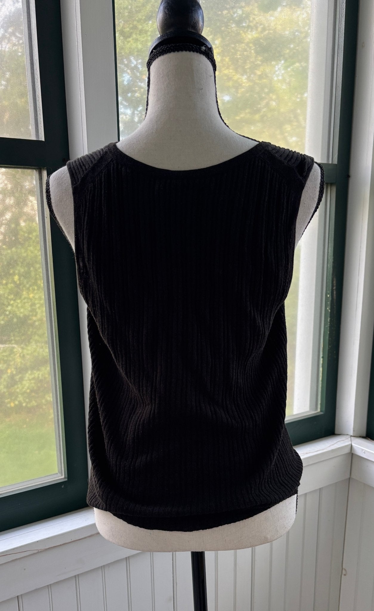 Et Cetera black ribbed henley tank top back view relaxed silhouette like new Sassy and Chic